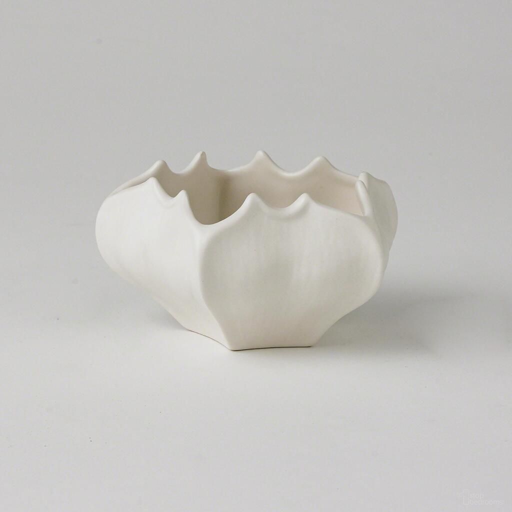 The appearance of Mini Star Fruit Bowl In White designed by Global Views in the modern / contemporary interior design. This white piece of furniture  was selected by 1StopBedrooms from Mini Collection to add a touch of cosiness and style into your home. Sku: 710086. Material: Porcelain.