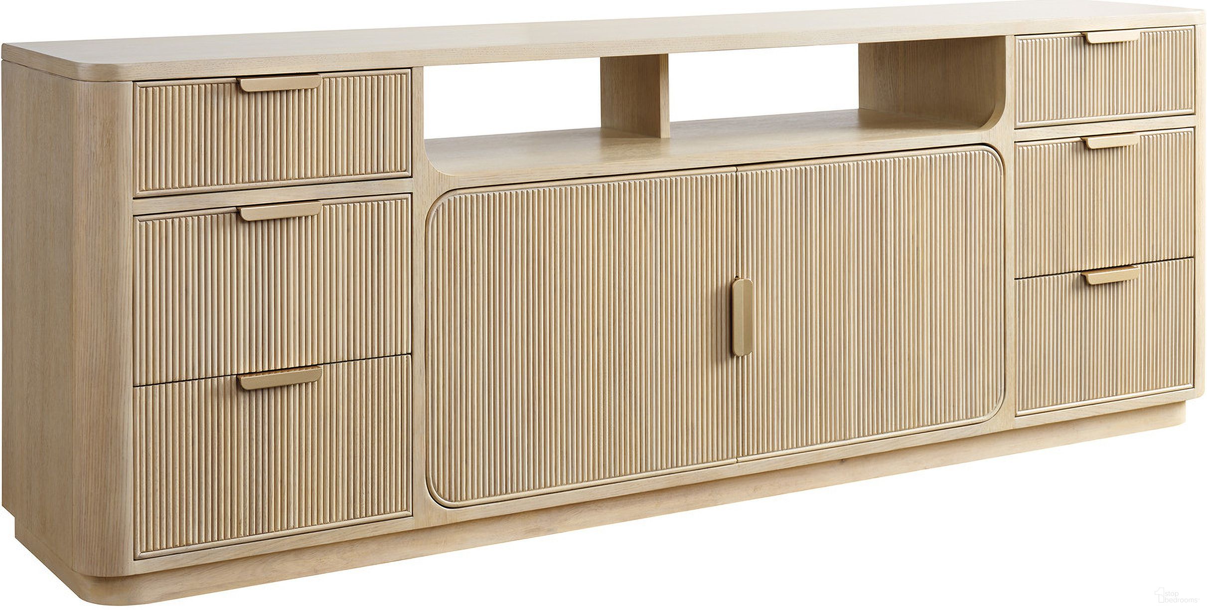 The appearance of Montreux Media Console In Beige designed by Sligh in the transitional interior design. This beige piece of furniture was selected by 1StopBedrooms from Montreux Collection to add a touch of cosiness and style into your home. Sku: 326-660. Material: Oak.