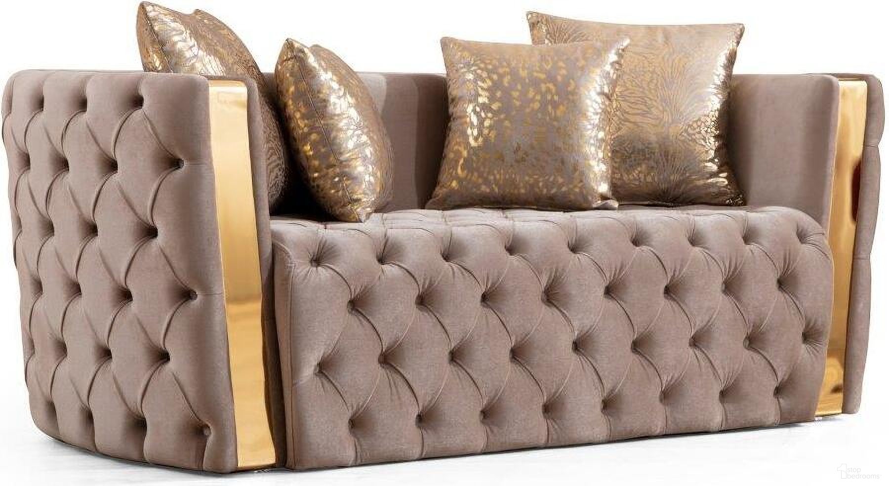The appearance of Naomi Button Tufted Loveseat With Velvet Fabric And Gold Accent In Off White designed by Galaxy Home Furnishings in the modern / contemporary interior design. This beige piece of furniture was selected by 1StopBedrooms from Naomi Collection to add a touch of cosiness and style into your home. Sku: 698781396773. Material: Velvet.