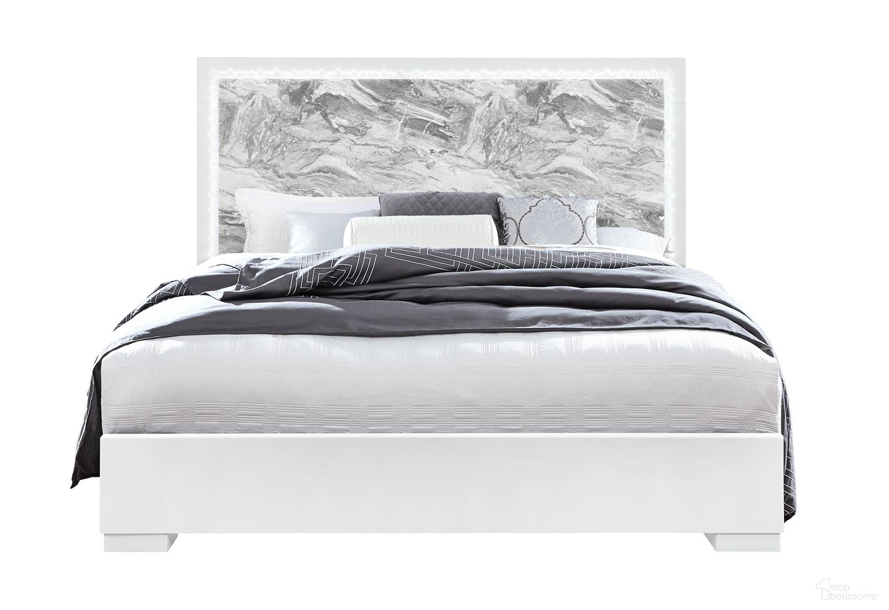 The appearance of Naomi Marble King Bed with LED In Silver designed by Global Furniture USA in the modern / contemporary interior design. This silver piece of furniture  was selected by 1StopBedrooms from Naomi Collection to add a touch of cosiness and style into your home. Sku: NAOMI-SILVER MARBLE-KB-HB W/ LED;NAOMI-SILVER MARBLE-KB-FB/SR/SLATS. Bed Type: Platform Bed. Bed Size: King. Material: Chip Board.
