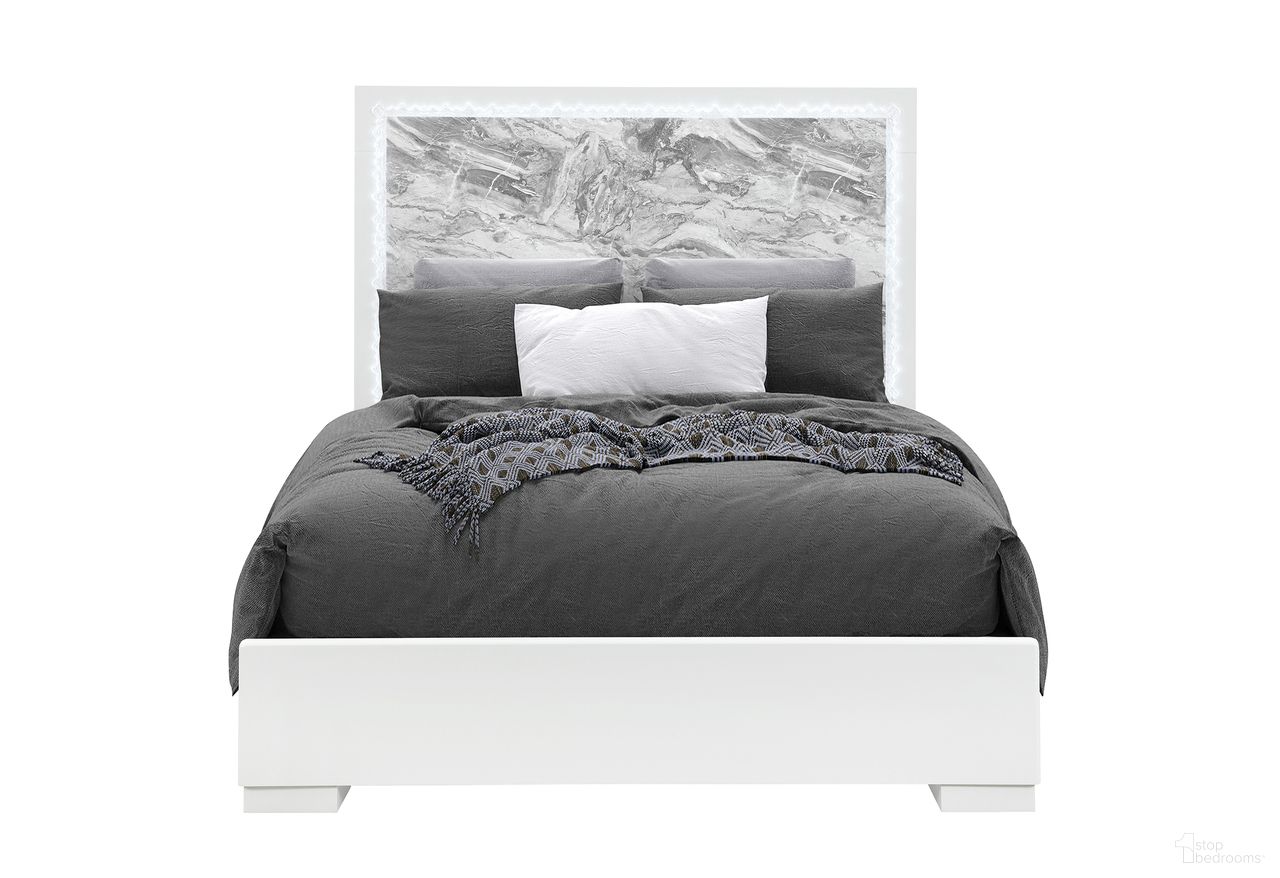 The appearance of Naomi Marble Queen Bed with LED In Silver designed by Global Furniture USA in the modern / contemporary interior design. This silver piece of furniture was selected by 1StopBedrooms from Naomi Collection to add a touch of cosiness and style into your home. Sku: NAOMI-SILVER MARBLE-QB-HB W/ LED;NAOMI-SILVER MARBLE-QB-FB/SR/SLATS. Bed Type: Platform Bed. Bed Size: Queen. Material: Chip Board.