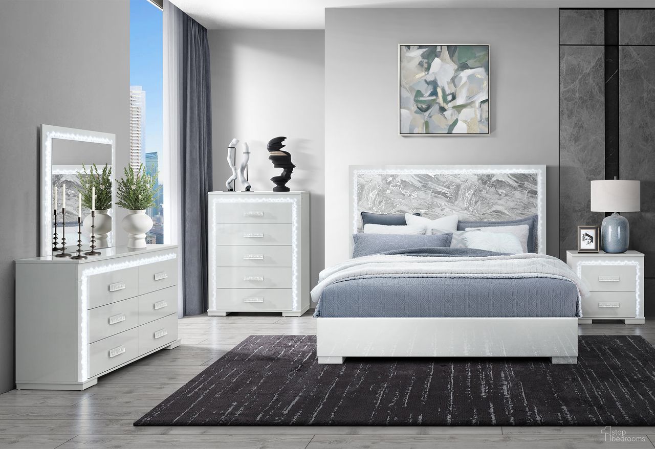 The appearance of Naomi Marble Youth Bedroom Set In Silver designed by Global Furniture USA in the modern / contemporary interior design. This silver piece of furniture  was selected by 1StopBedrooms from Naomi Collection to add a touch of cosiness and style into your home. Sku: NAOMI-SILVER MARBLE-FB-HB W/ LED;NAOMI-SILVER MARBLE-FB-FB/SR/SLATS;NAOMI-SILVER MARBLE-NS W/ LED. Bed Size: Full. Material: Chip Board.