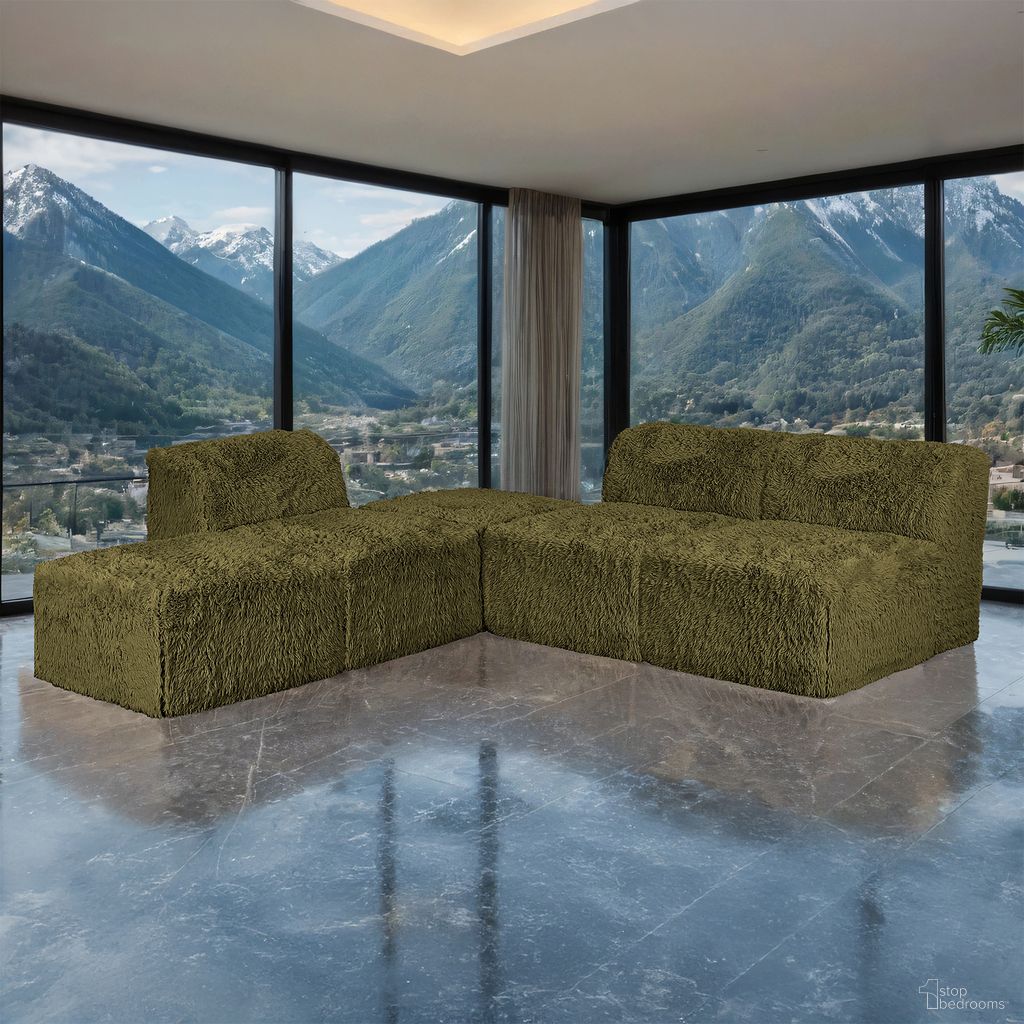 The appearance of Nappi L-Sectional A In Olive Green designed by Furniture of America in the modern / contemporary interior design. This olive green piece of furniture was selected by 1StopBedrooms from Nappi Collection to add a touch of cosiness and style into your home. Sku: FM62102GR-AC;FM62102GR-AC;FM62102GR-AC;FM62102GR-OT;FM62102GR-OT. Material: Faux Fur.