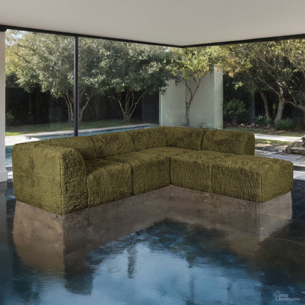 The appearance of Nappi L-Sectional B In Olive Green designed by Furniture of America in the modern / contemporary interior design. This olive green piece of furniture was selected by 1StopBedrooms from Nappi Collection to add a touch of cosiness and style into your home. Sku: FM62102GR-AC;FM62102GR-AC;FM62102GR-CNR;FM62102GR-CNR;FM62102GR-OT. Material: Faux Fur.