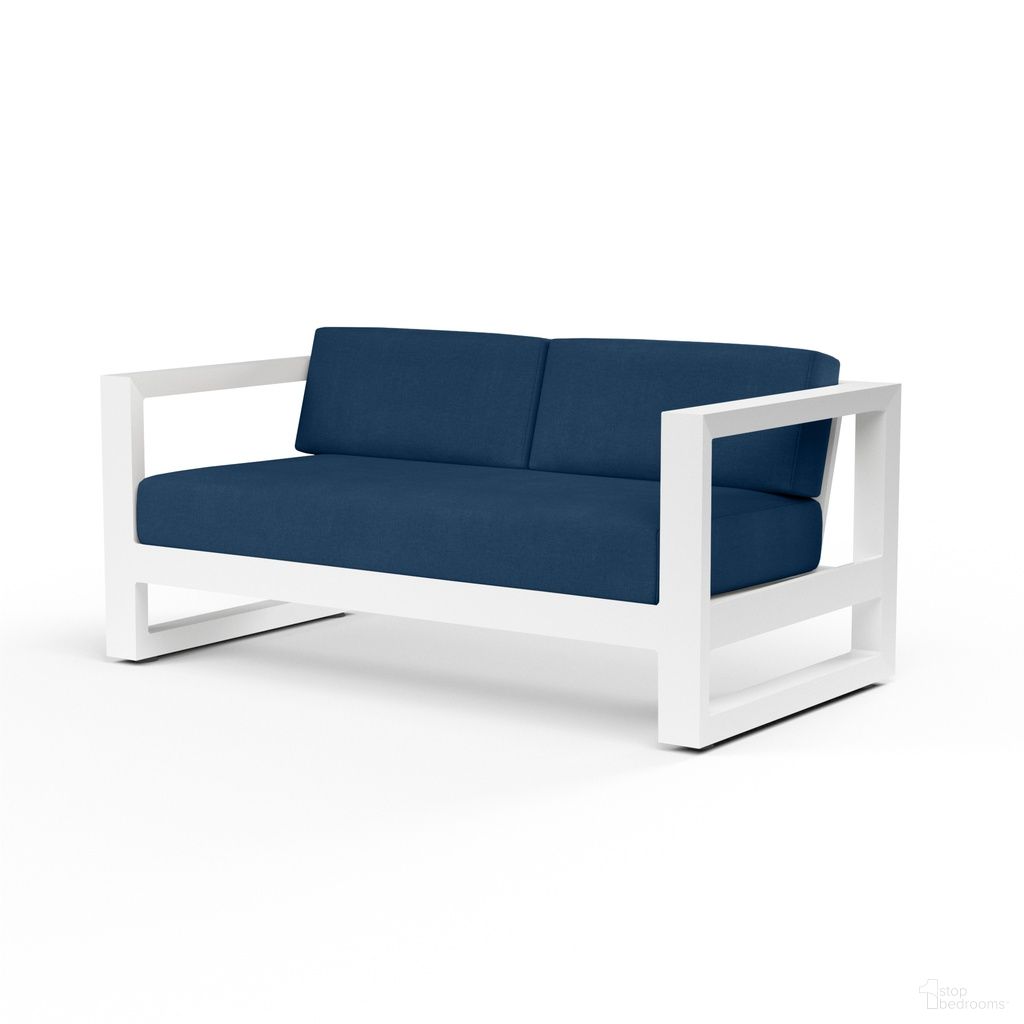 The appearance of Newport Loveseat in Spectrum Indigo designed by Sunset West in the modern / contemporary interior design. This spectrum indigo piece of furniture  was selected by 1StopBedrooms from Newport Collection to add a touch of cosiness and style into your home. Sku: SW4801-22-48080. Material: Aluminum.