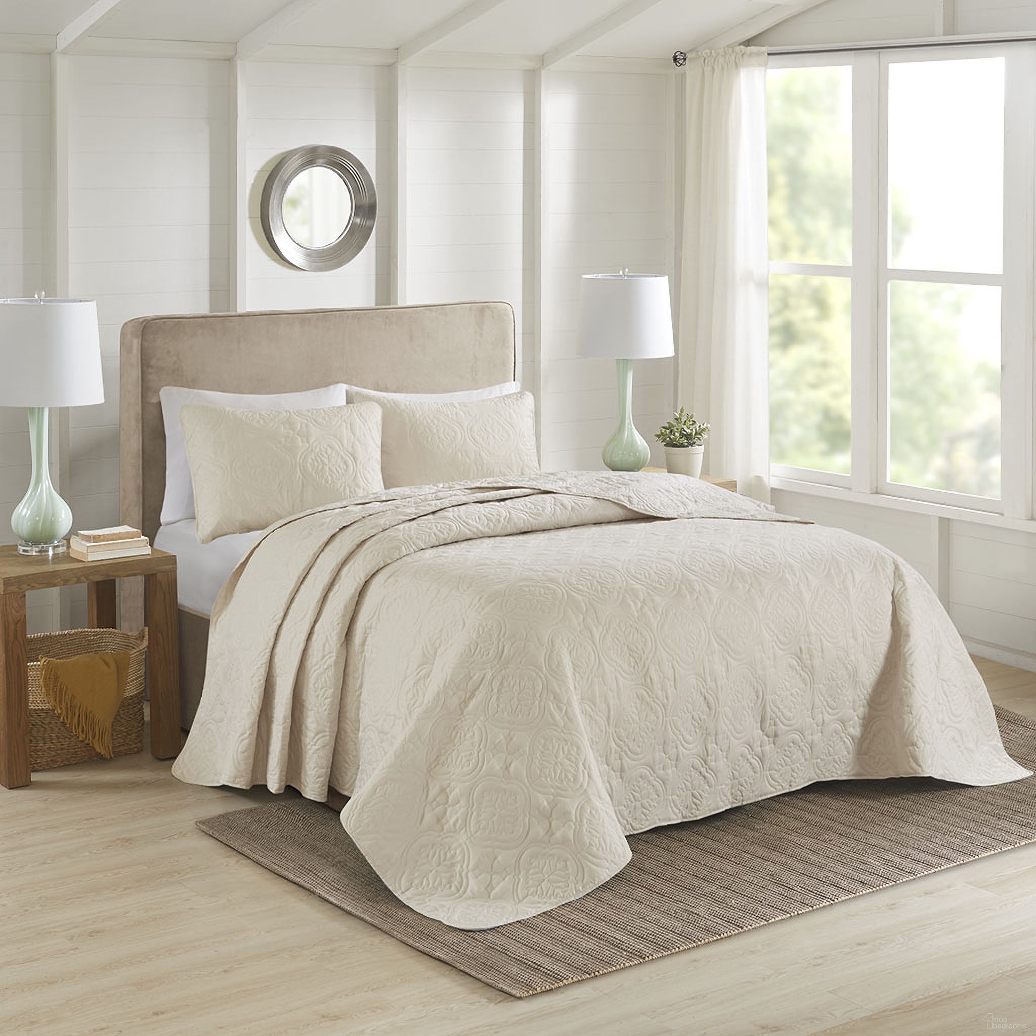 The appearance of Oakley Polyester Microfiber 3 Piece Queen Bedspread Set In Cream designed by Olliix in the traditional interior design. This cream piece of furniture  was selected by 1StopBedrooms from Oakley Collection to add a touch of cosiness and style into your home. Sku: 5DS13-0166. Material: Microfiber. Bed Size: Queen.