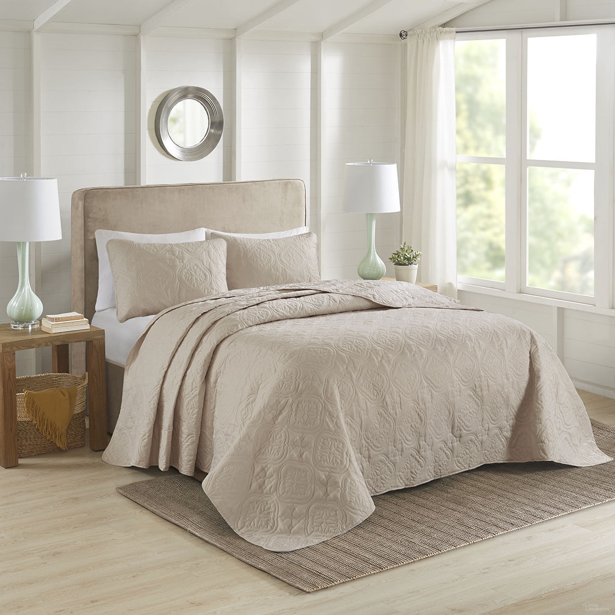 The appearance of Oakley Polyester Microfiber 3 Piece Queen Bedspread Set In Khaki designed by Olliix in the traditional interior design. This khaki piece of furniture was selected by 1StopBedrooms from Oakley Collection to add a touch of cosiness and style into your home. Sku: 5DS13-0168. Material: Microfiber. Bed Size: Queen.