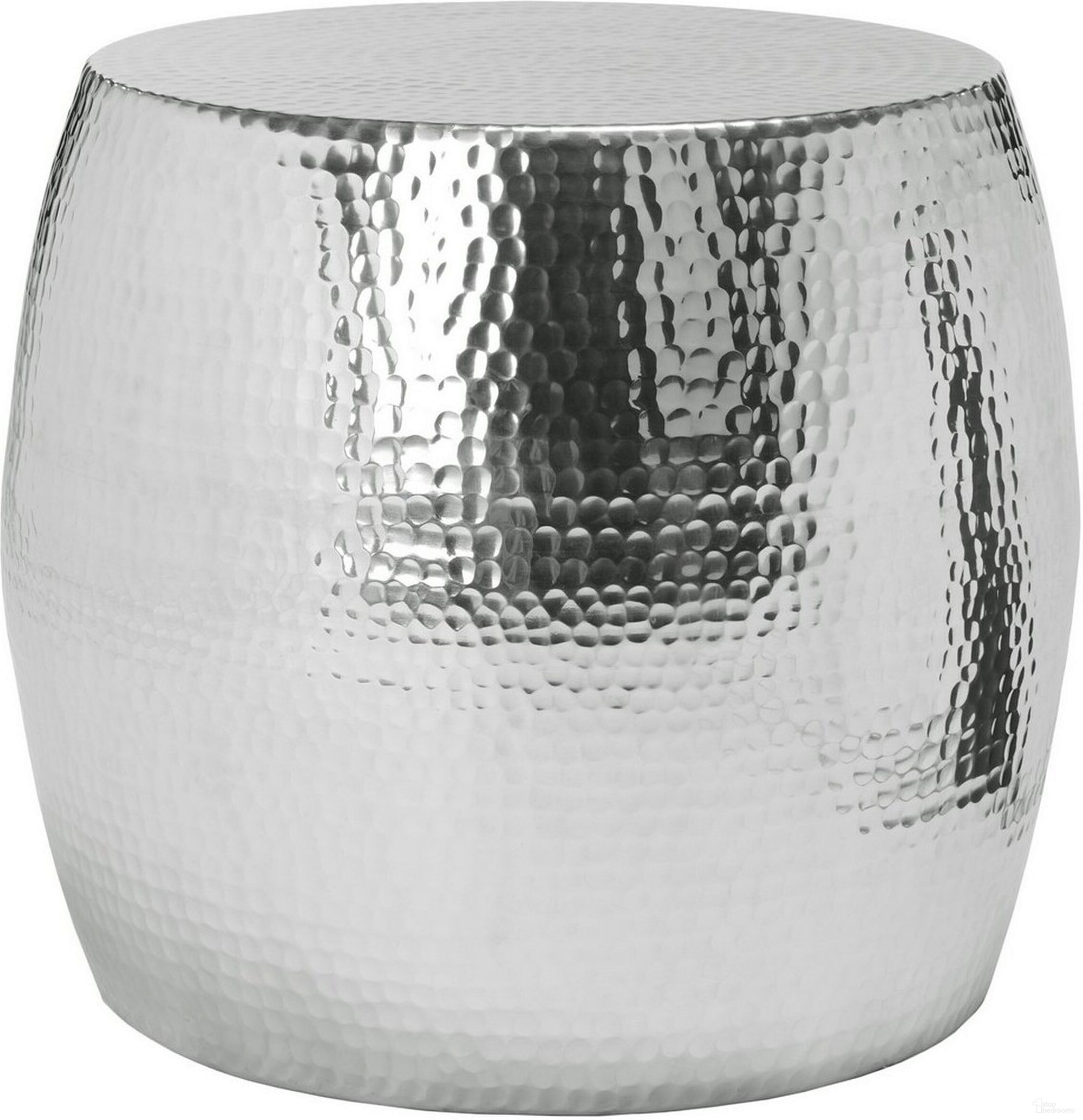 The appearance of Odin Silver Round Hammered Stool designed by Safavieh in the traditional interior design. This silver piece of furniture was selected by 1StopBedrooms from Safavieh FOX Collection to add a touch of cosiness and style into your home. Sku: FOX5504A. Material: Aluminium.