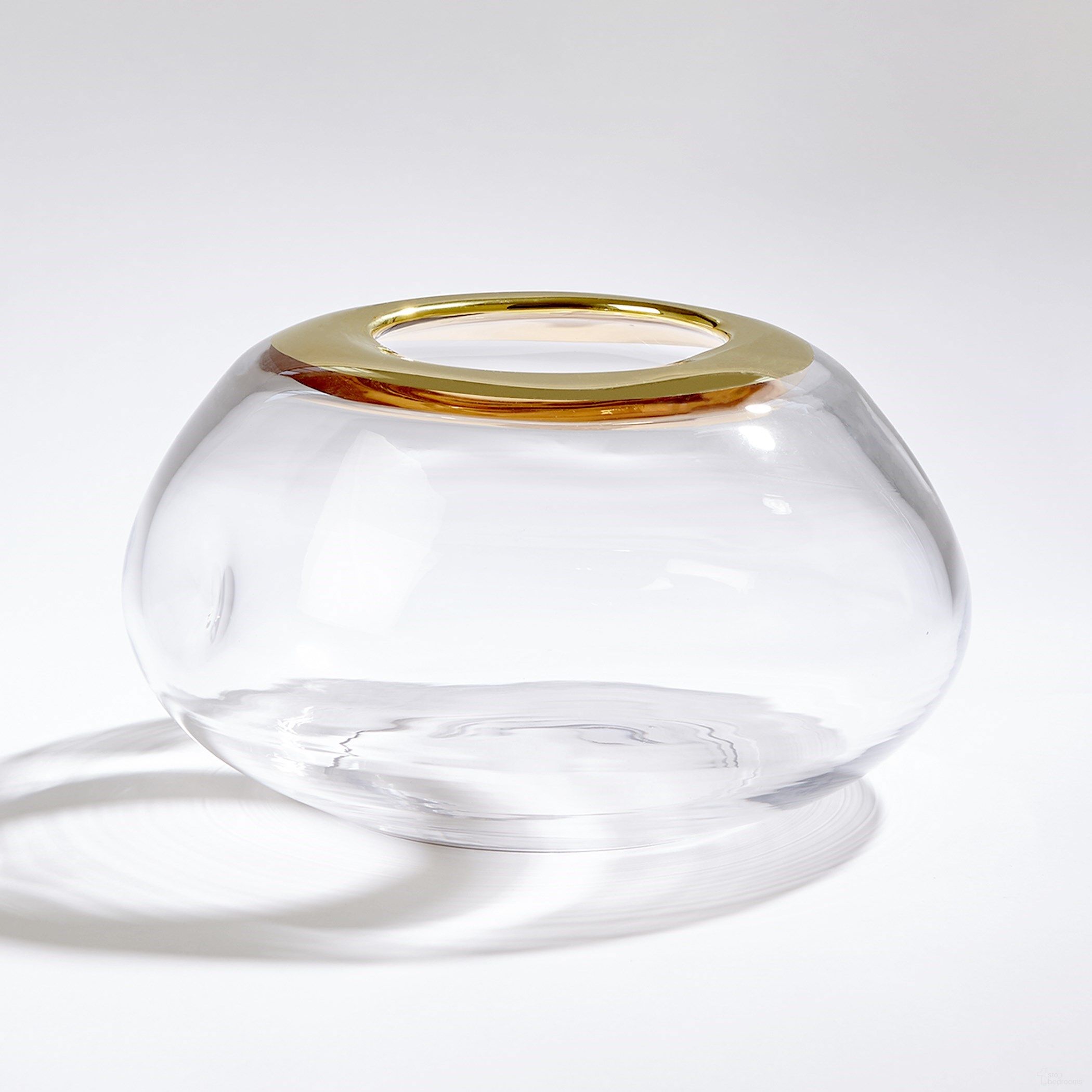 The appearance of Organic Formed Large Medium Vase In Gold Rim designed by Global Views in the modern / contemporary interior design. This clear piece of furniture was selected by 1StopBedrooms from Organic Collection to add a touch of cosiness and style into your home. Sku: EN660000. Material: Glass.