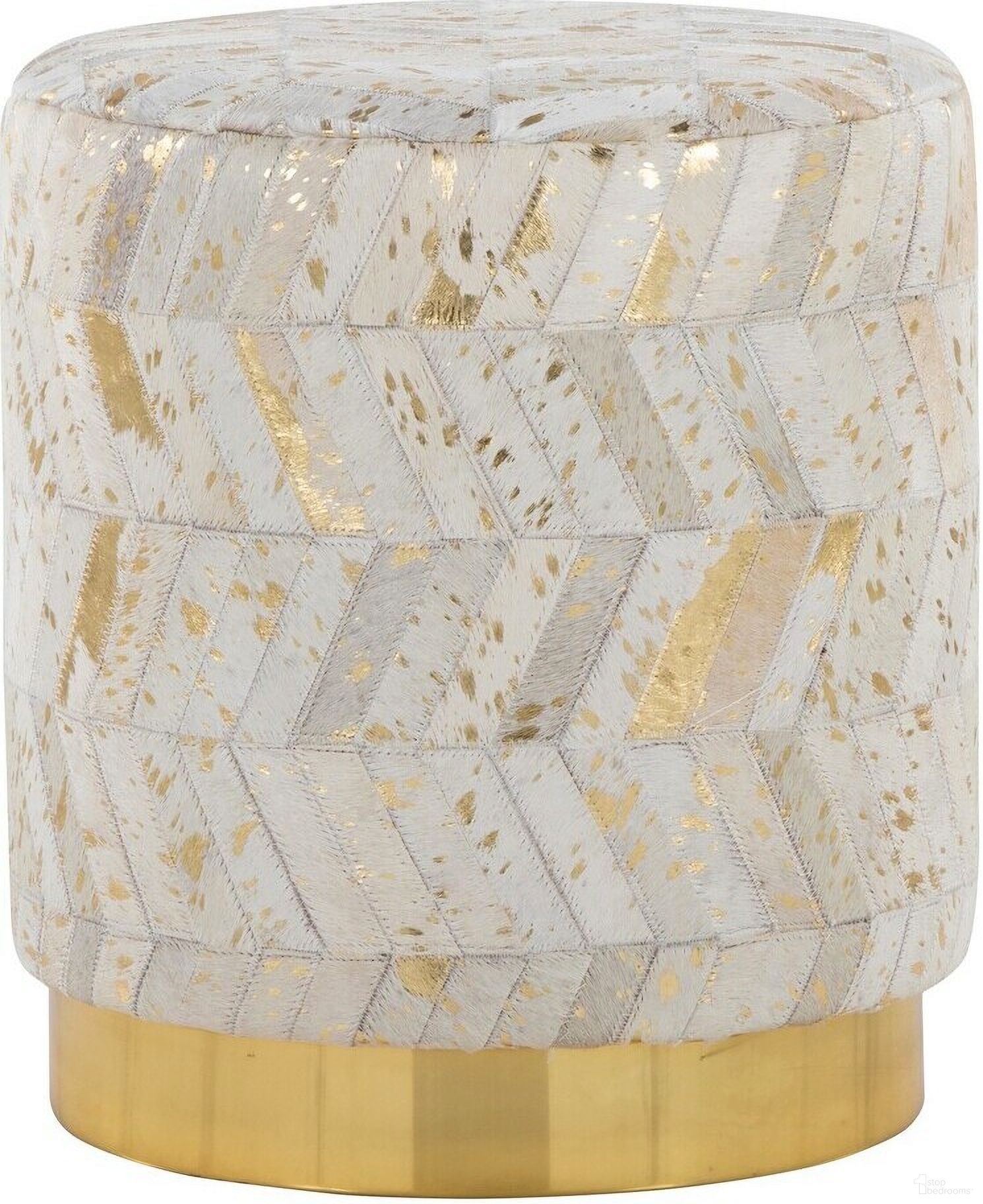 The appearance of Oro 18 Inch Ottoman In Ivory and Gold designed by Lumisource in the glam interior design. This ivory and gold piece of furniture was selected by 1StopBedrooms from Tahoe Collection to add a touch of cosiness and style into your home. Sku: OT-ORO. Material: Genuine Leather.