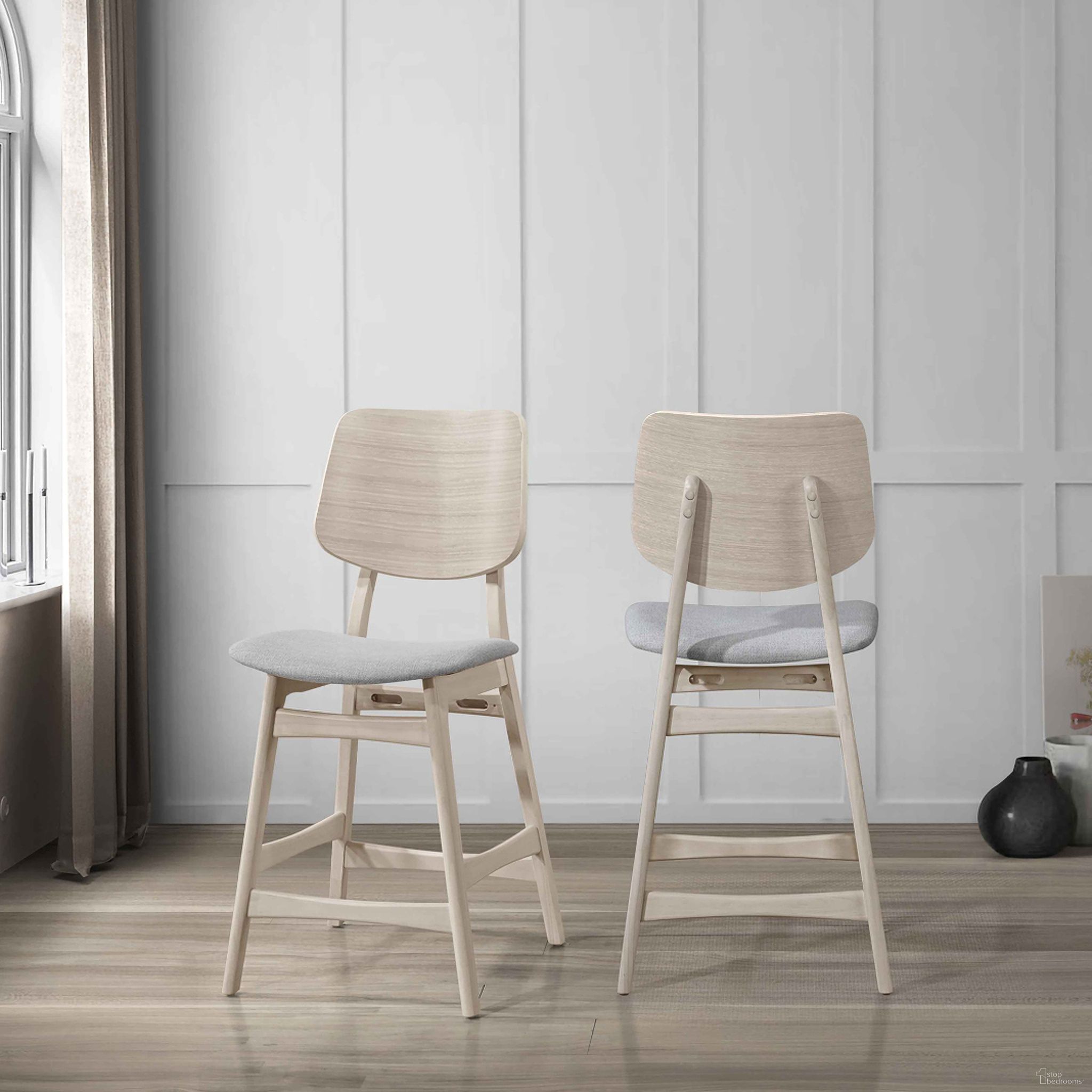 The appearance of Oscar Counter Chair Set of 2 In White Ash designed by New Classic in the modern / contemporary interior design. This white piece of furniture was selected by 1StopBedrooms from Oscar Collection to add a touch of cosiness and style into your home. Sku: D1651W-22. Material: Solid Wood.
