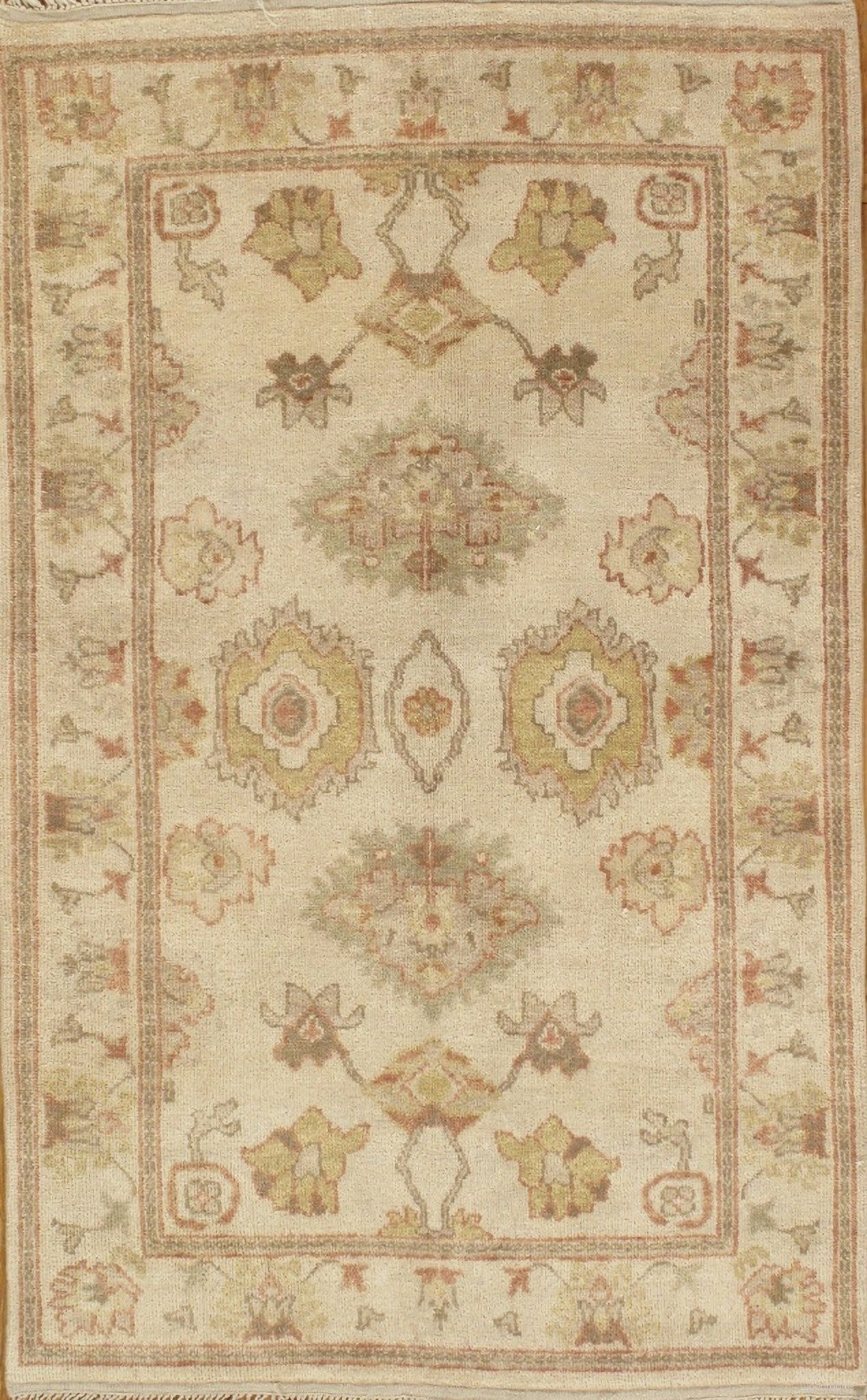 Oushak Collection Hand-Knotted Lamb's Wool Area Rug- 3' 9" x 5' 11" In Ivory