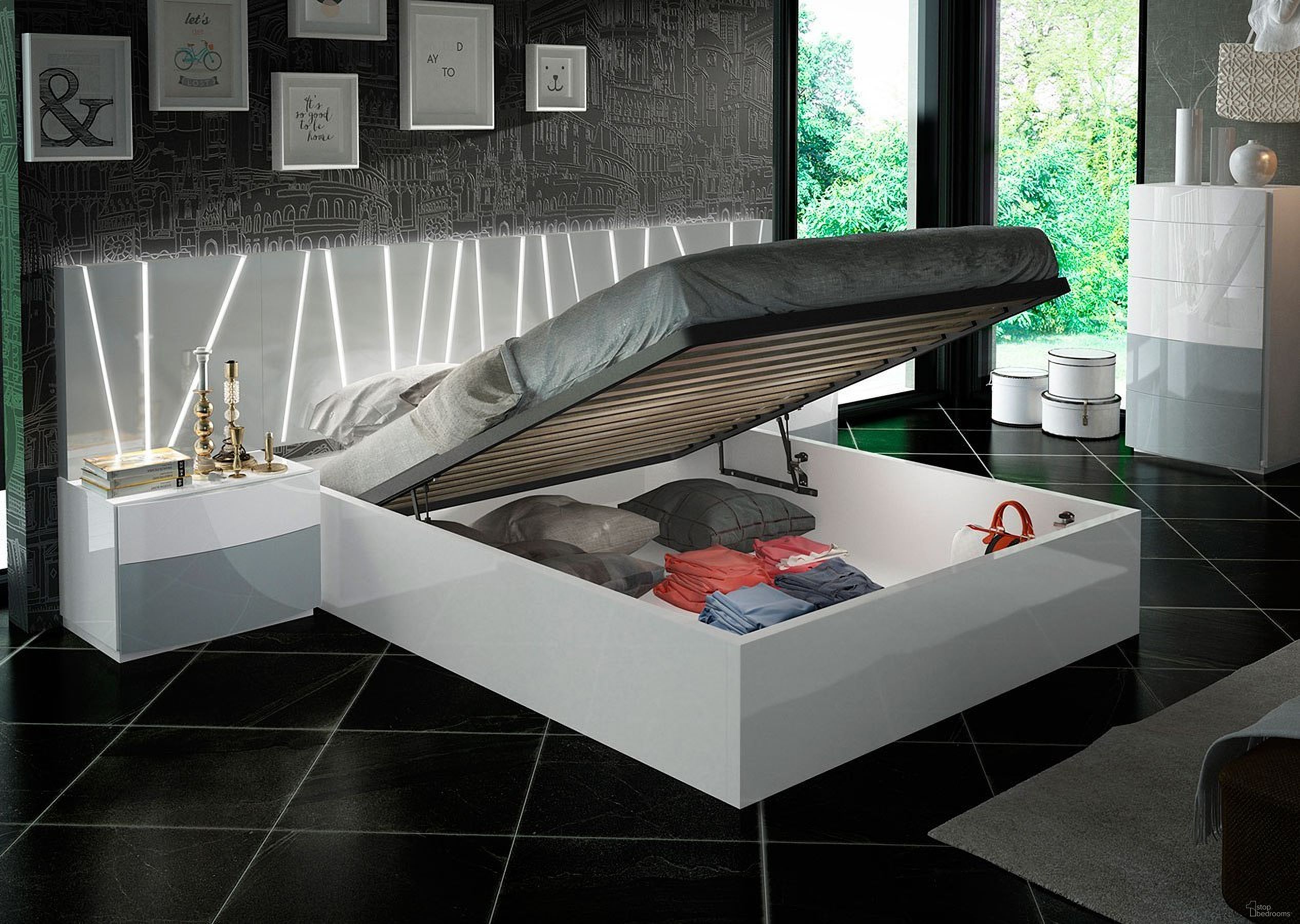 The appearance of Ronda Salvador Storage Wall Bedroom Set designed by ESF in the modern / contemporary interior design. This white piece of furniture was selected by 1StopBedrooms from Ronda Collection to add a touch of cosiness and style into your home. Sku: RONDABEDKSSALVSTORAG;RONDANS. Bed Type: Storage Bed. Material: Wood. Bed Size: Queen.