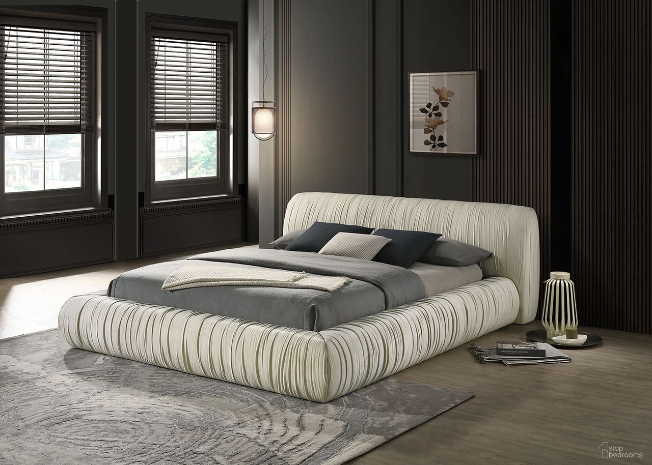 The appearance of Palmdale Queen Bed In Ivory designed by Furniture of America in the modern / contemporary interior design. This ivory piece of furniture was selected by 1StopBedrooms from Palmdale Collection to add a touch of cosiness and style into your home. Sku: FM72006IV-Q-1;FM72006IV-Q-2;FM72006IV-Q-3. Material: Fabric. Bed Size: Queen.