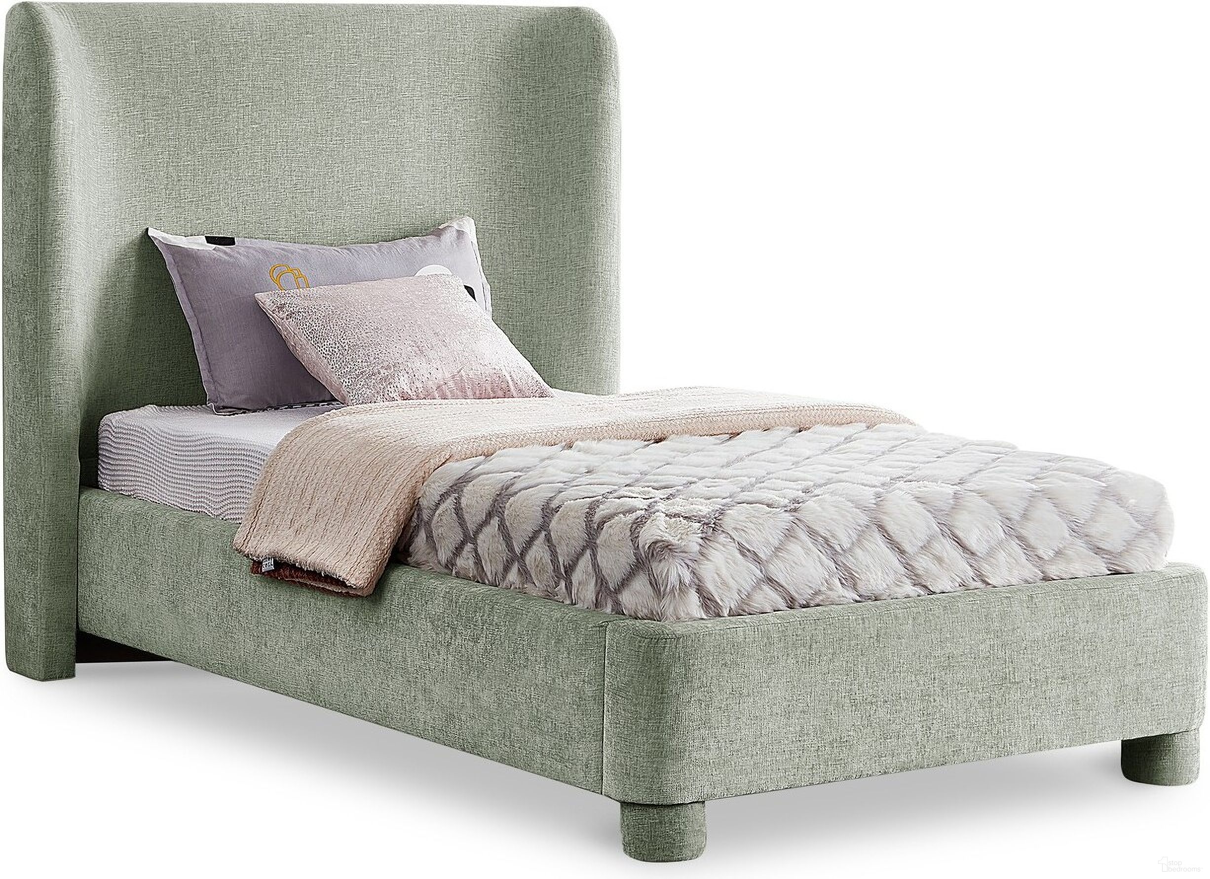 The appearance of Penny Chenille Fabric Twin Bed In Green designed by Meridian in the modern / contemporary interior design. This mint piece of furniture was selected by 1StopBedrooms from Penny Collection to add a touch of cosiness and style into your home. Sku: B1207Mint-T Box 1/2 (Headboard / Footboard / Slats / Hardware);B1207Mint-T Box 2/2 (Rails / Center Support Bar). Bed Size: Twin. Material: Plywood. Bed Type: Upholstered Bed.