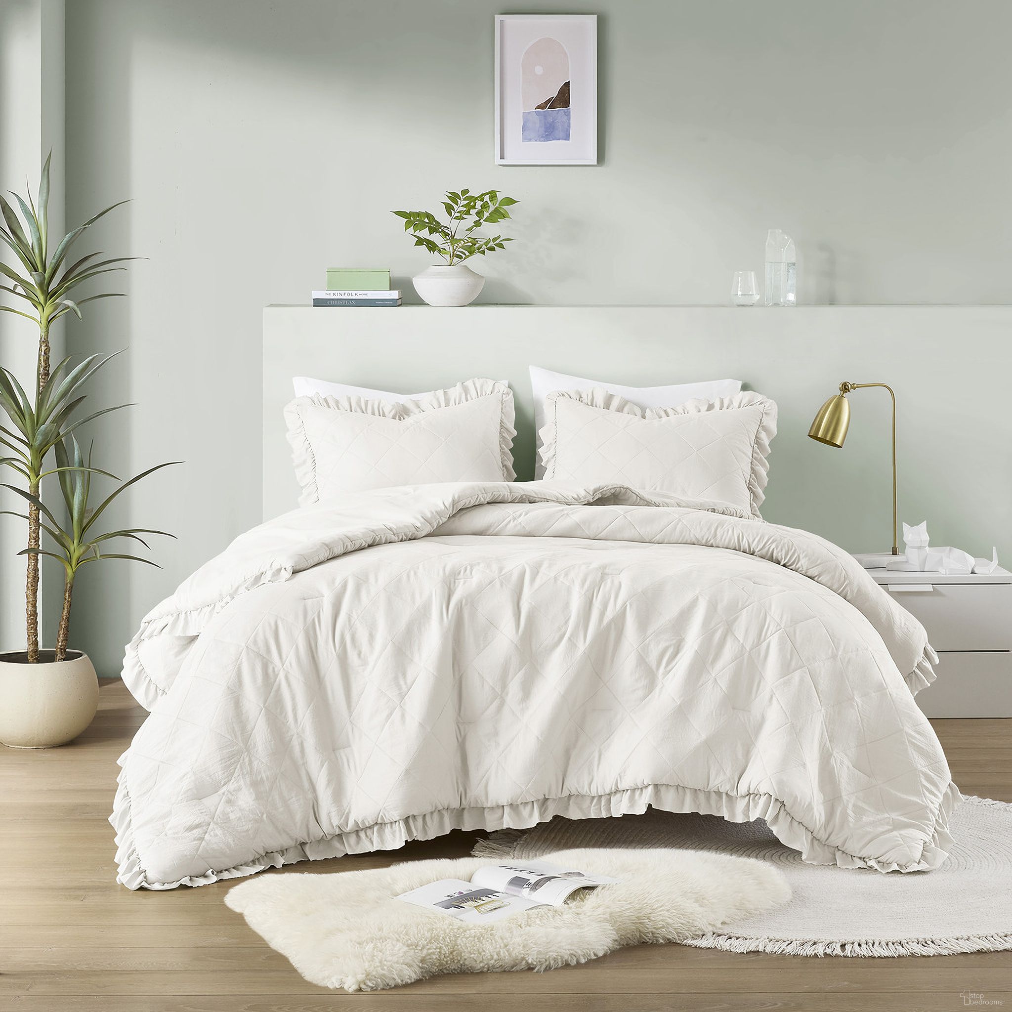 The appearance of Phoebe Diamond Quilted Ruffle Edge Comforter Set In Ivory designed by Olliix in the rustic / southwestern interior design. This ivory piece of furniture was selected by 1StopBedrooms from Phoebe Collection to add a touch of cosiness and style into your home. Sku: AM10-0195. Material: Polyester. Bed Size: Full.