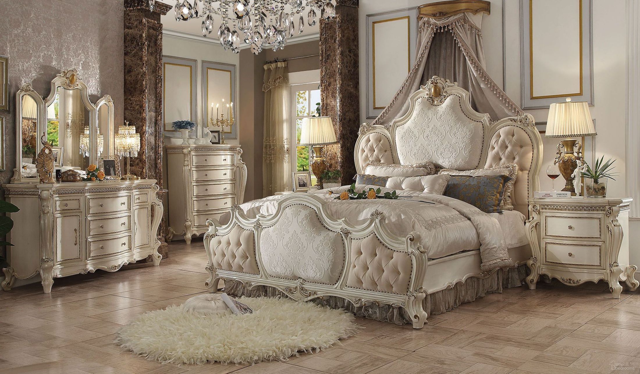 Picardy Upholstered Bedroom Set In Antique Pearl