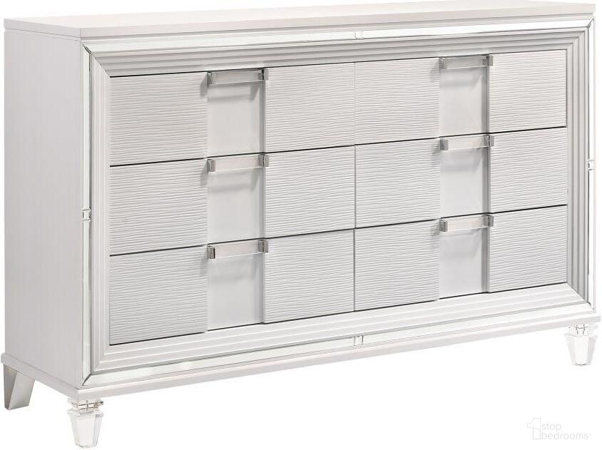 The appearance of Picket House Furnishings Charlotte 6 Drawer Dresser in White designed by Picket House in the transitional interior design. This white piece of furniture was selected by 1StopBedrooms from Charlotte Collection to add a touch of cosiness and style into your home. Sku: TN700DR. Material: Rubberwood.