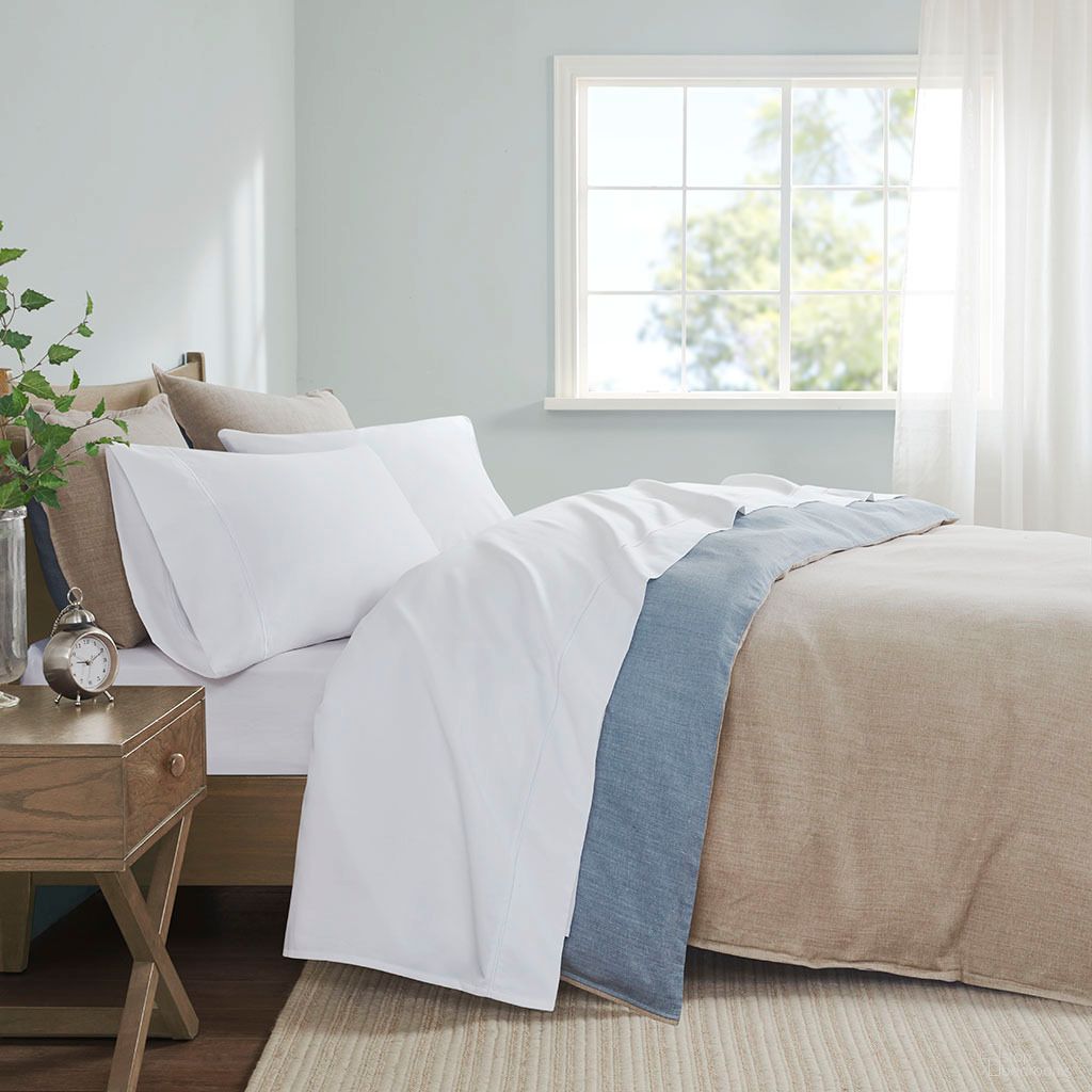 The appearance of 600 Thread Count Pima Cotton 4 Piece Sheet Set In White designed by Olliix in the transitional interior design. This white piece of furniture was selected by 1StopBedrooms from 600 Thread Count Collection to add a touch of cosiness and style into your home. Sku: PC20-140. Bed Size: Queen. Material: Cotton.