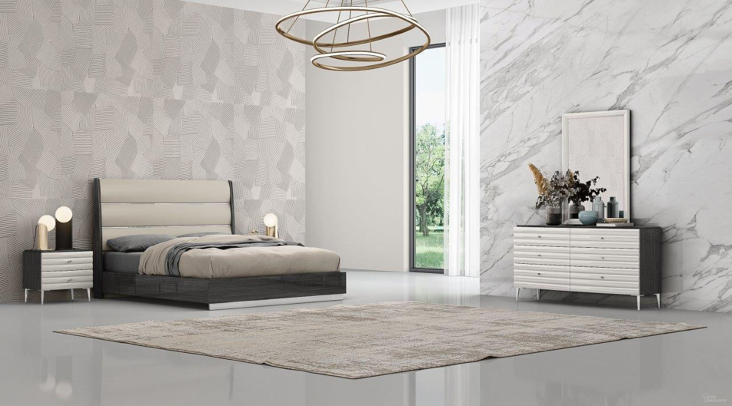 The appearance of Pino Mirror In High Gloss Light Grey designed by Whiteline Modern Living in the modern / contemporary interior design. This light grey piece of furniture was selected by 1StopBedrooms from Pino Collection to add a touch of cosiness and style into your home. Sku: MR1752-LGRY. Material: Glass.