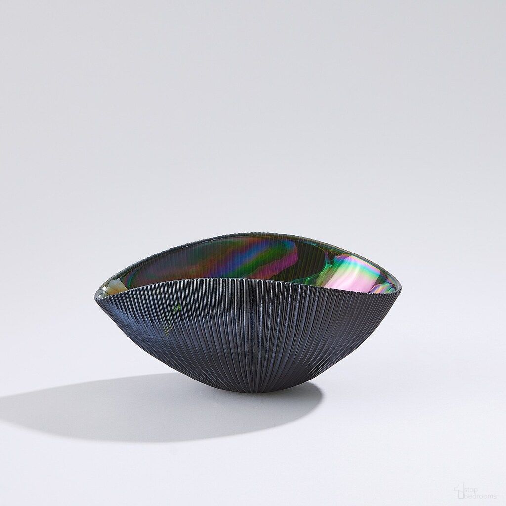 The appearance of Pleated Small Bowl In Black and White designed by Global Views in the modern / contemporary interior design. This black/white piece of furniture was selected by 1StopBedrooms from Pleated Collection to add a touch of cosiness and style into your home. Sku: 331932. Material: Alabaster.