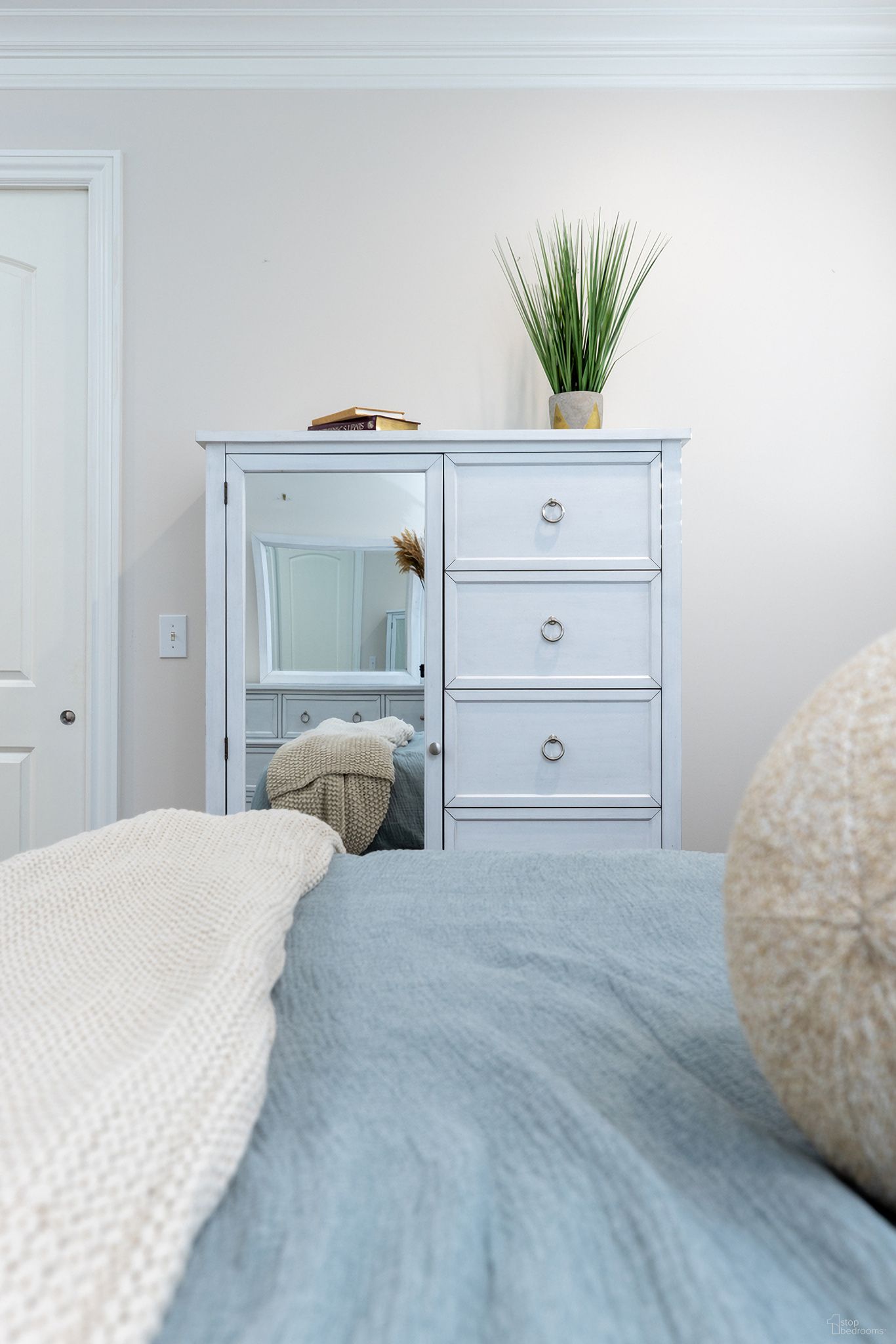 The appearance of Point Breeze Mirrored Door Chest In White designed by Sea Winds Trading in the coastal interior design. This white piece of furniture was selected by 1StopBedrooms from Point Breeze Collection to add a touch of cosiness and style into your home. Sku: FL-B65037-FRESHWHITE. Material: Wood.