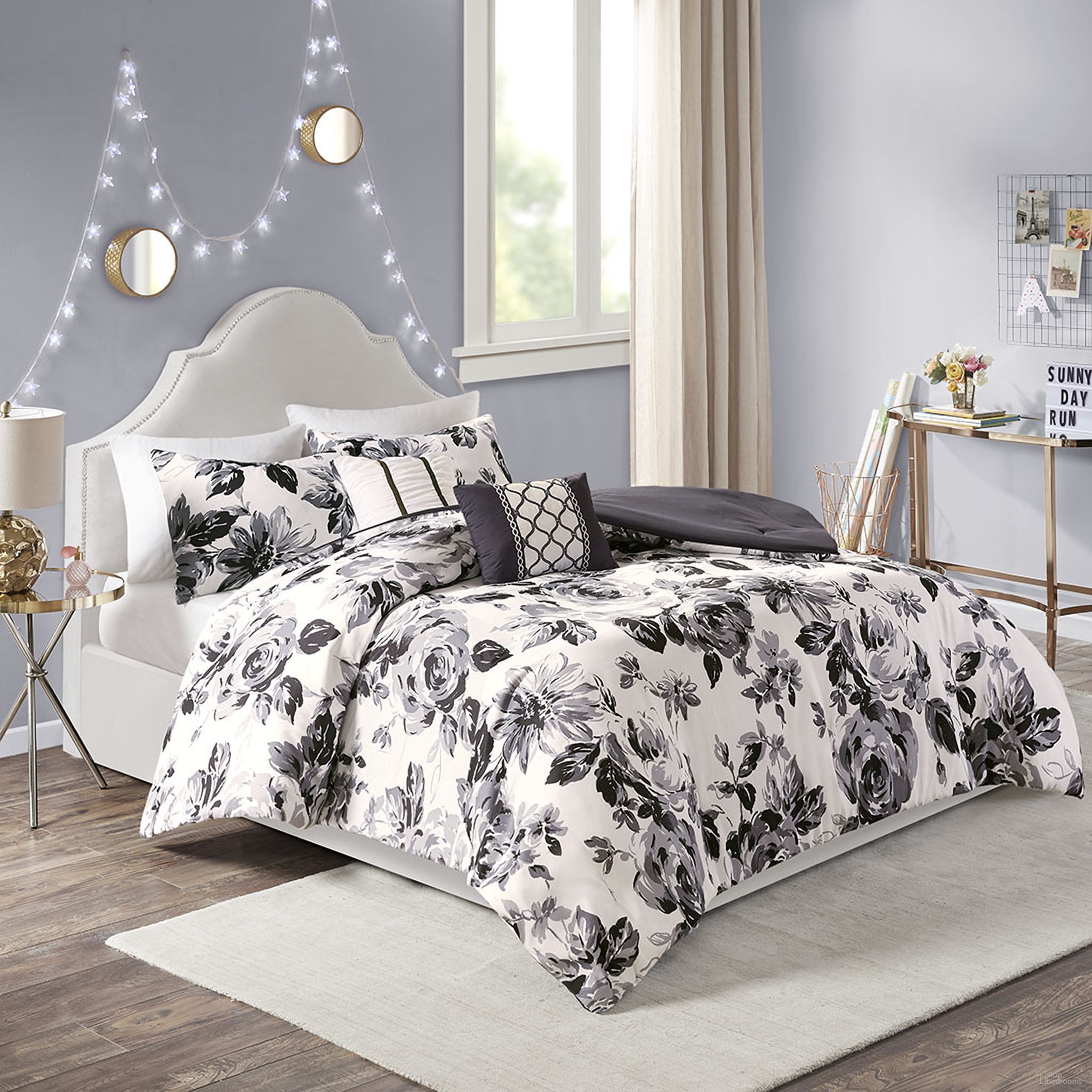 The appearance of Polyester Brushed 5 Piece King Comforter Set In Black/White designed by Olliix in the transitional interior design. This black/white piece of furniture was selected by 1StopBedrooms from Dorsey Collection to add a touch of cosiness and style into your home. Sku: ID10-1966. Material: Polyester. Bed Size: King.