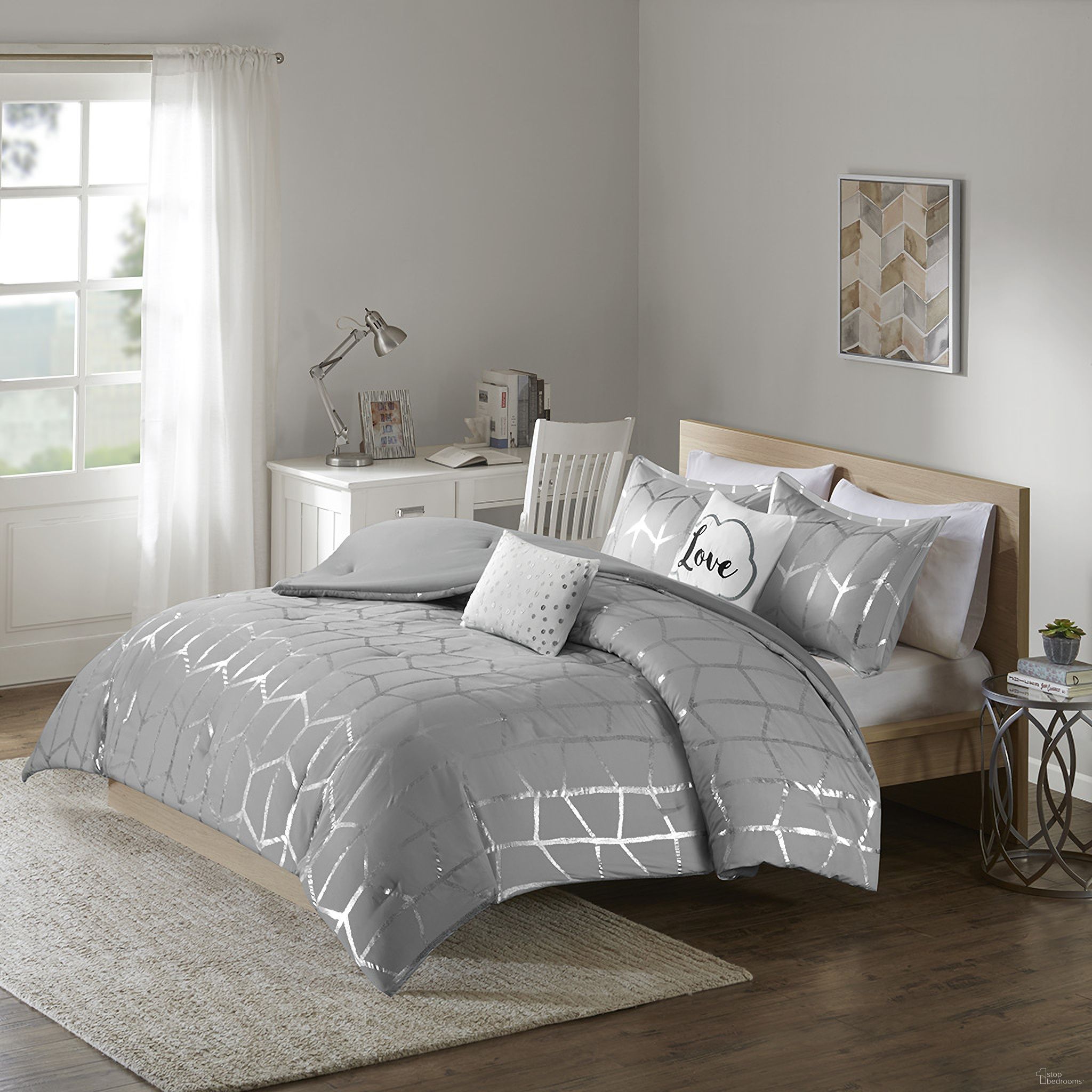 The appearance of Polyester Brushed Microfiber Printed 5 Piece King Comforter Set In Grey/Silver designed by Olliix in the modern / contemporary interior design. This grey/silver piece of furniture  was selected by 1StopBedrooms from Raina Collection to add a touch of cosiness and style into your home. Sku: ID10-1245. Material: Polyester. Bed Size: King.