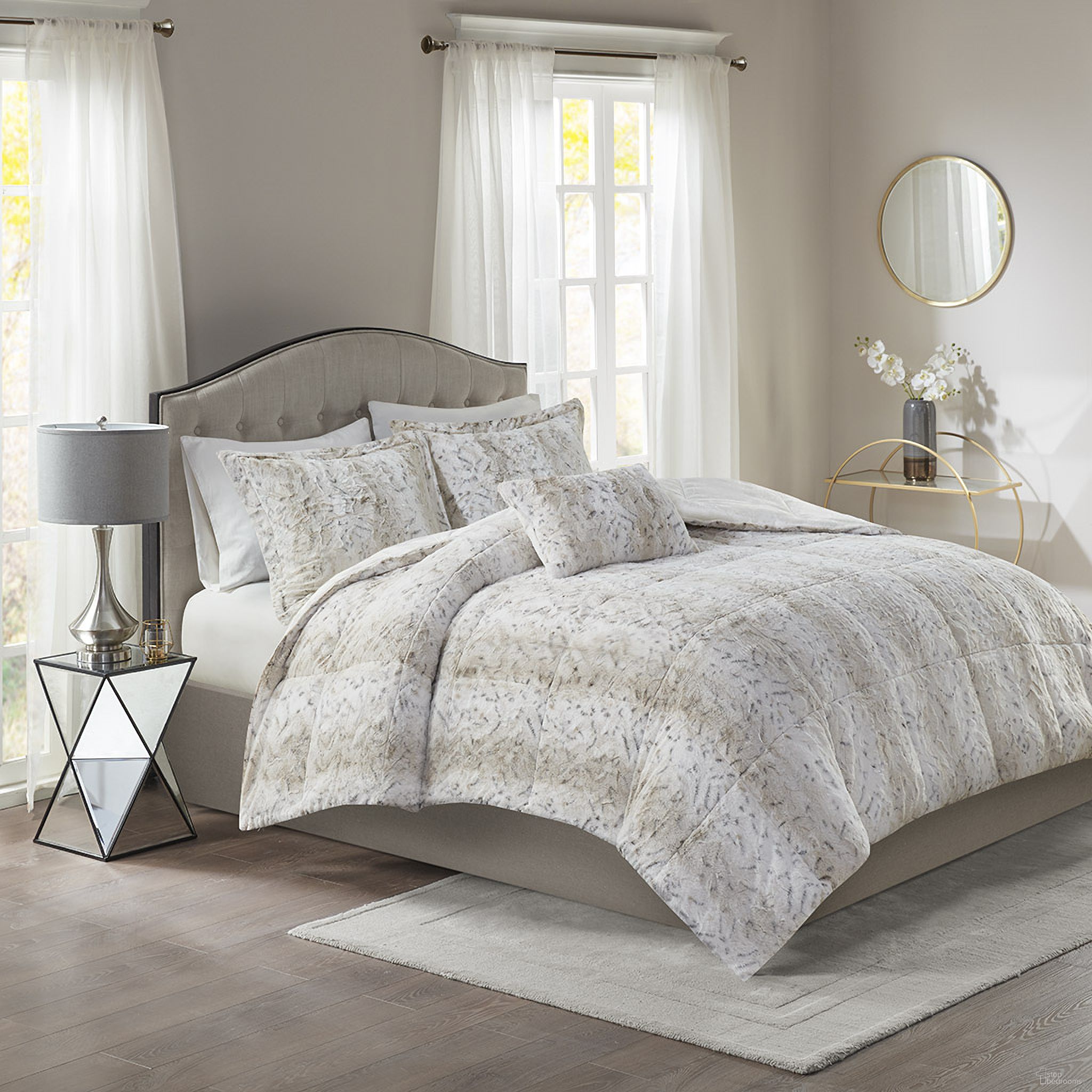 Polyester 4 Piece King Comforter Set In Snow Leopard