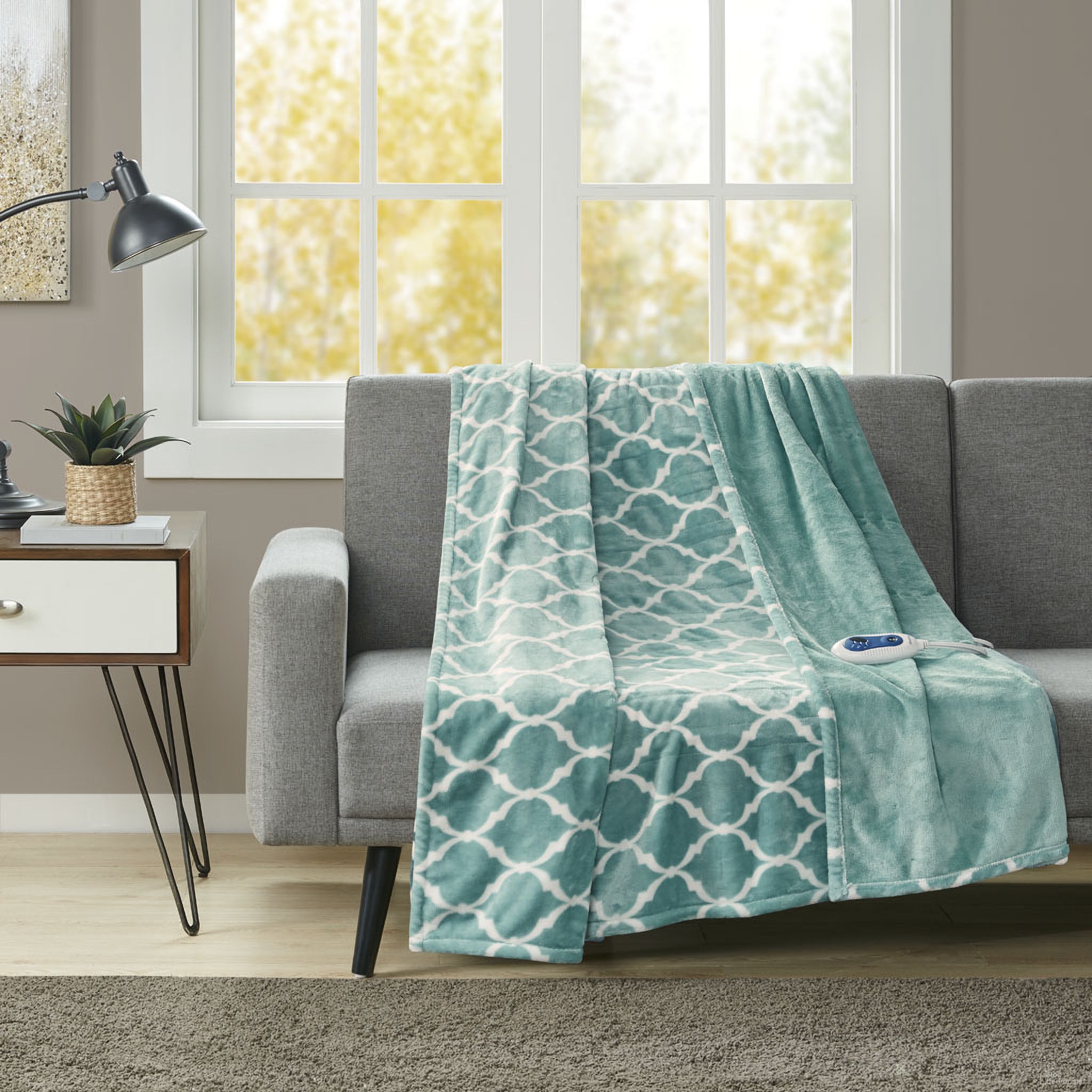 Polyester Knitted Ogee Solid Printed Microlight Heated Throw In Aqua