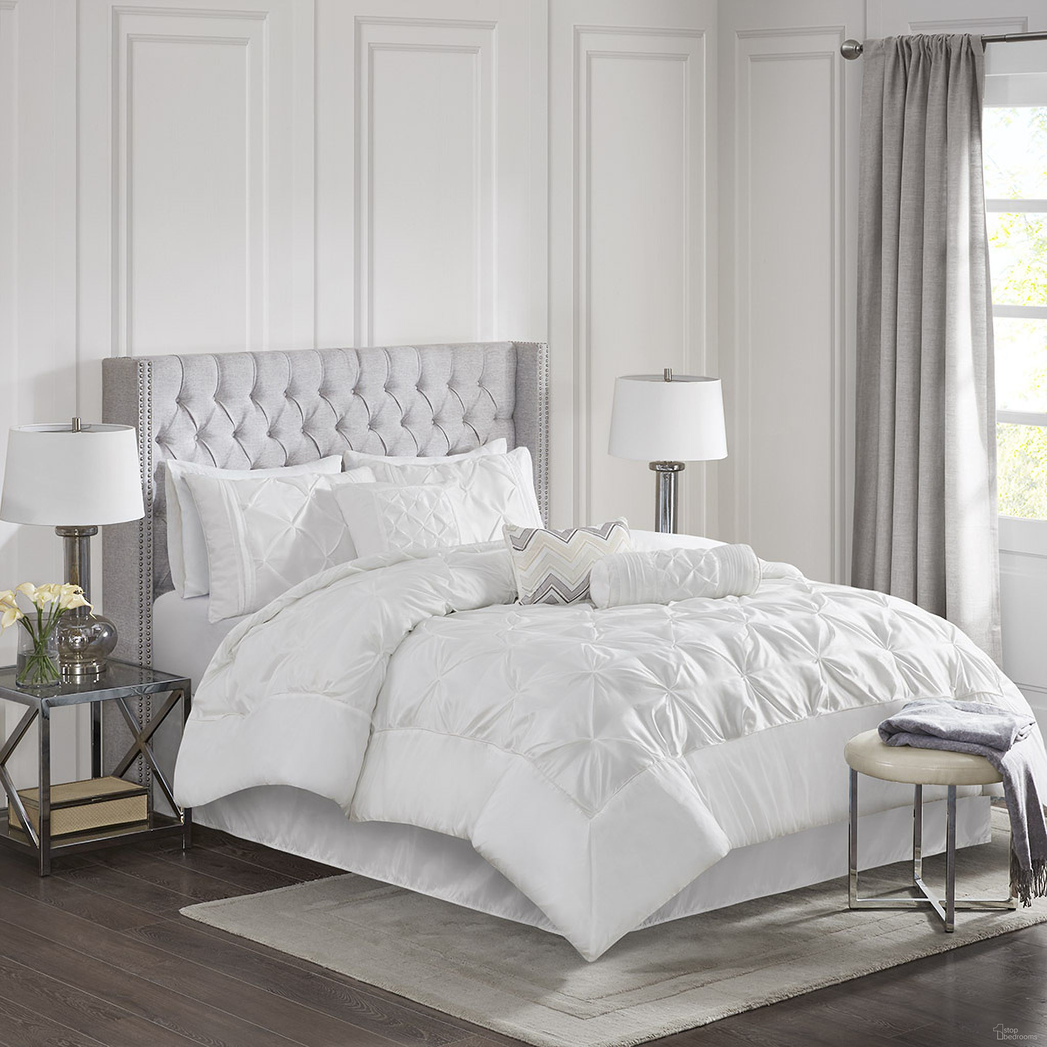Polyester Polyoni Tufted 7 Piece Queen Comforter Set In White