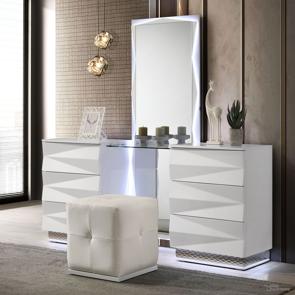 The appearance of Prisma Vanity In White designed by Furniture of America in the modern / contemporary interior design. This white piece of furniture was selected by 1StopBedrooms from Prisma Collection to add a touch of cosiness and style into your home. Sku: FM72016WH-V-1;FM72016WH-V-2;FM72016WH-V-3. Material: Rubberwood.