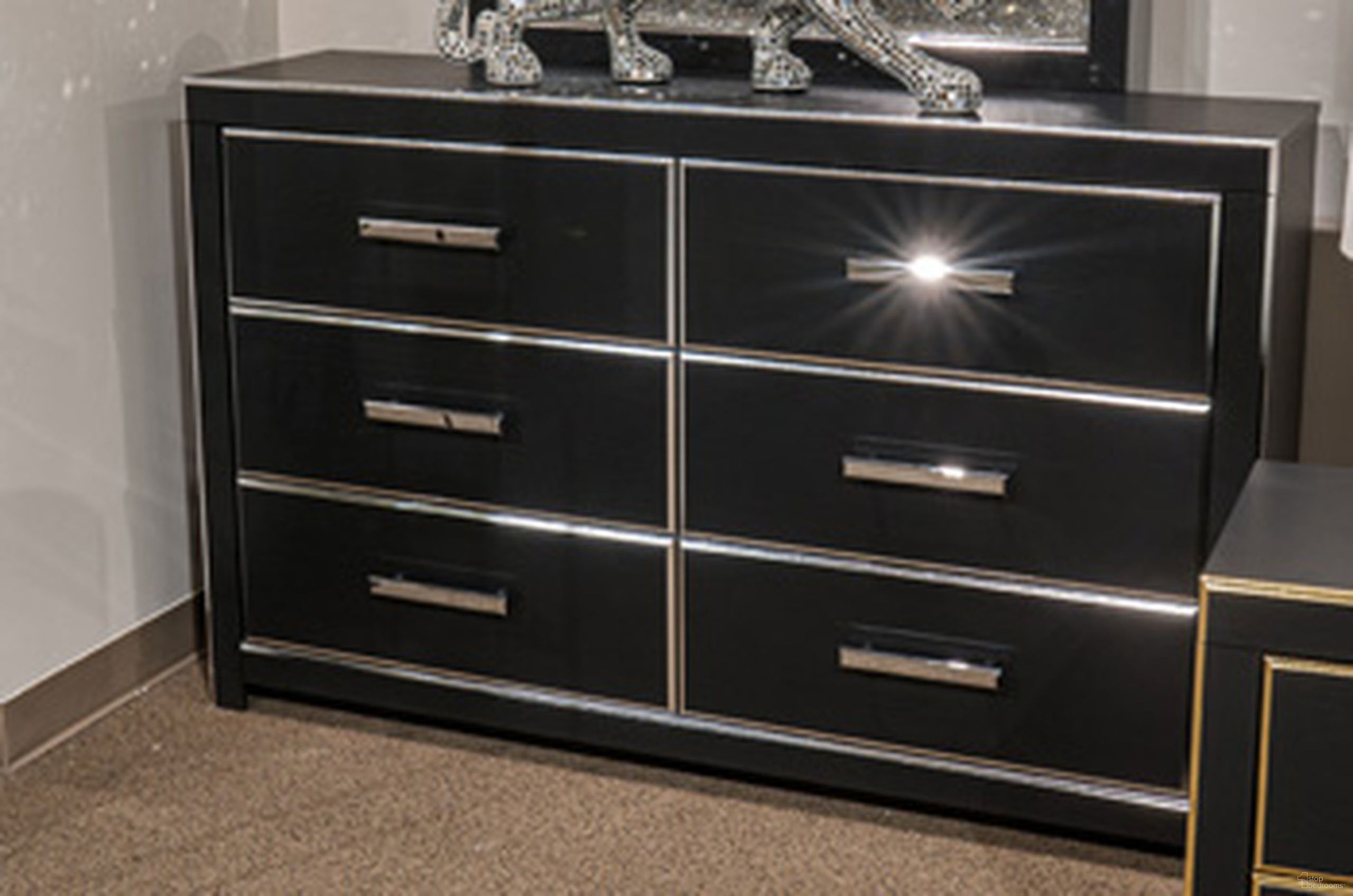 Ravalori Dresser In Black