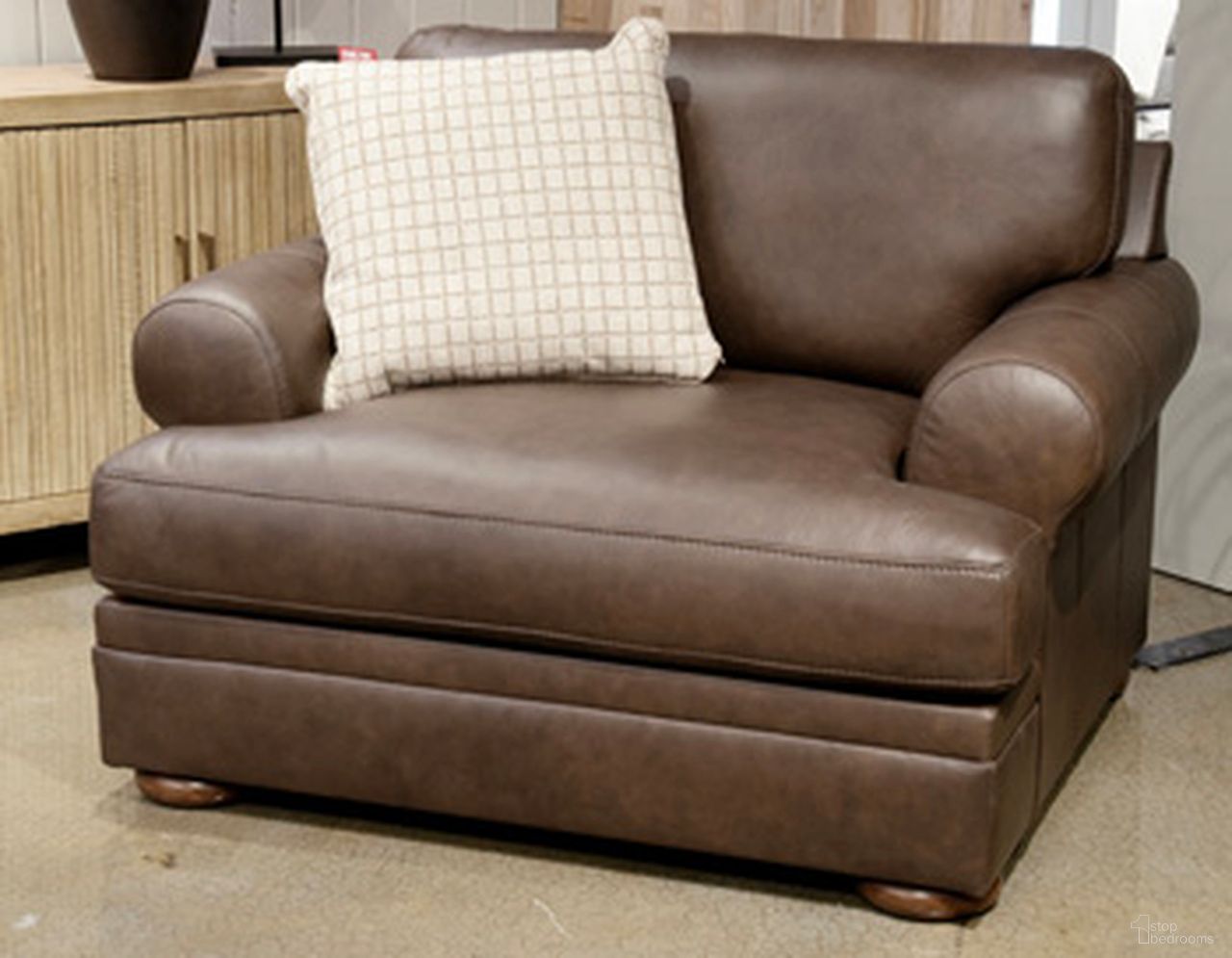 Rayeanne Place Oversized Chair In Hickory