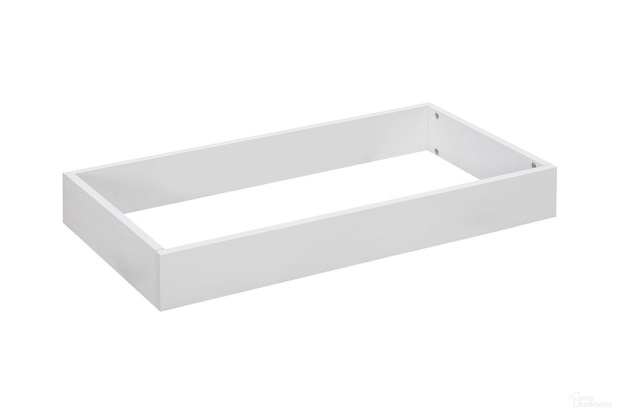 Reign Changing Topper In White