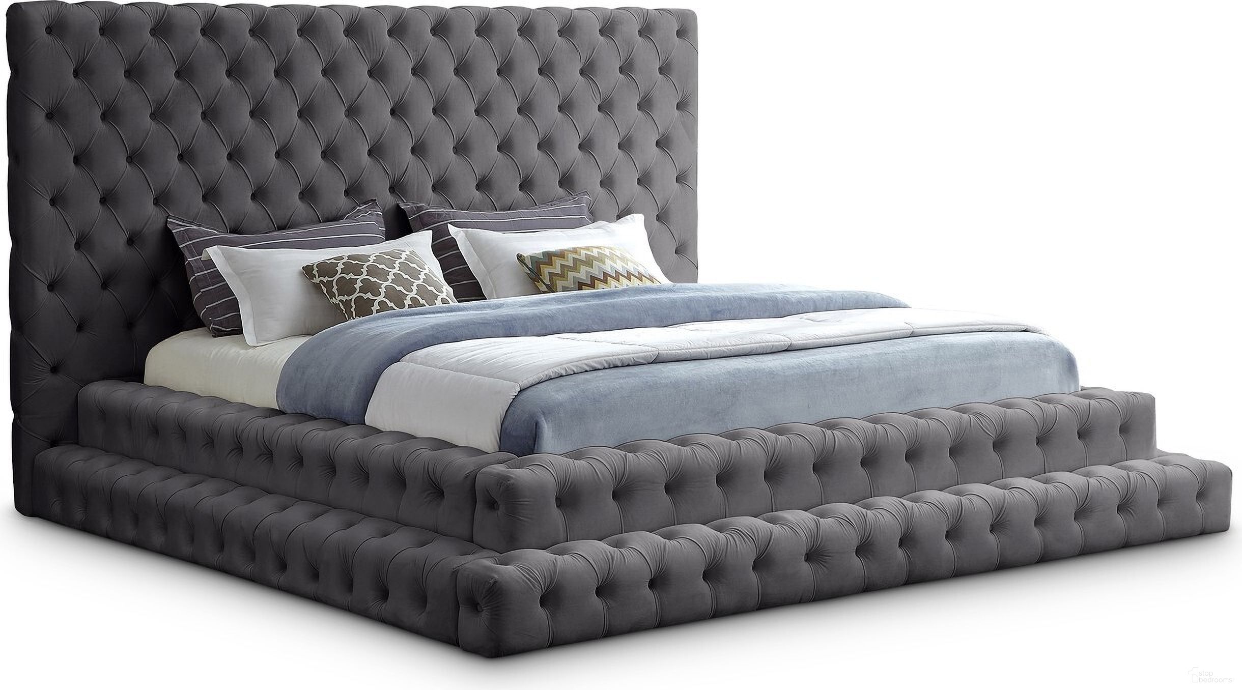 The appearance of Revel Velvet King Bed In Grey designed by Meridian in the modern / contemporary interior design. This grey piece of furniture was selected by 1StopBedrooms from Revel Collection to add a touch of cosiness and style into your home. Sku: RevelGrey-K Box 1/3 (Headboard / Slats);RevelGrey-K Box 2/3 (2 Inner Higher Siderails / 1 Inner Higher Siderail/Hardware);RevelGrey-K Box 3/3 (2 Outside Lower Siderails + 1 Outside Lower Sidrail). Bed Type: Panel Bed. Bed Size: King. Material: Velvet.