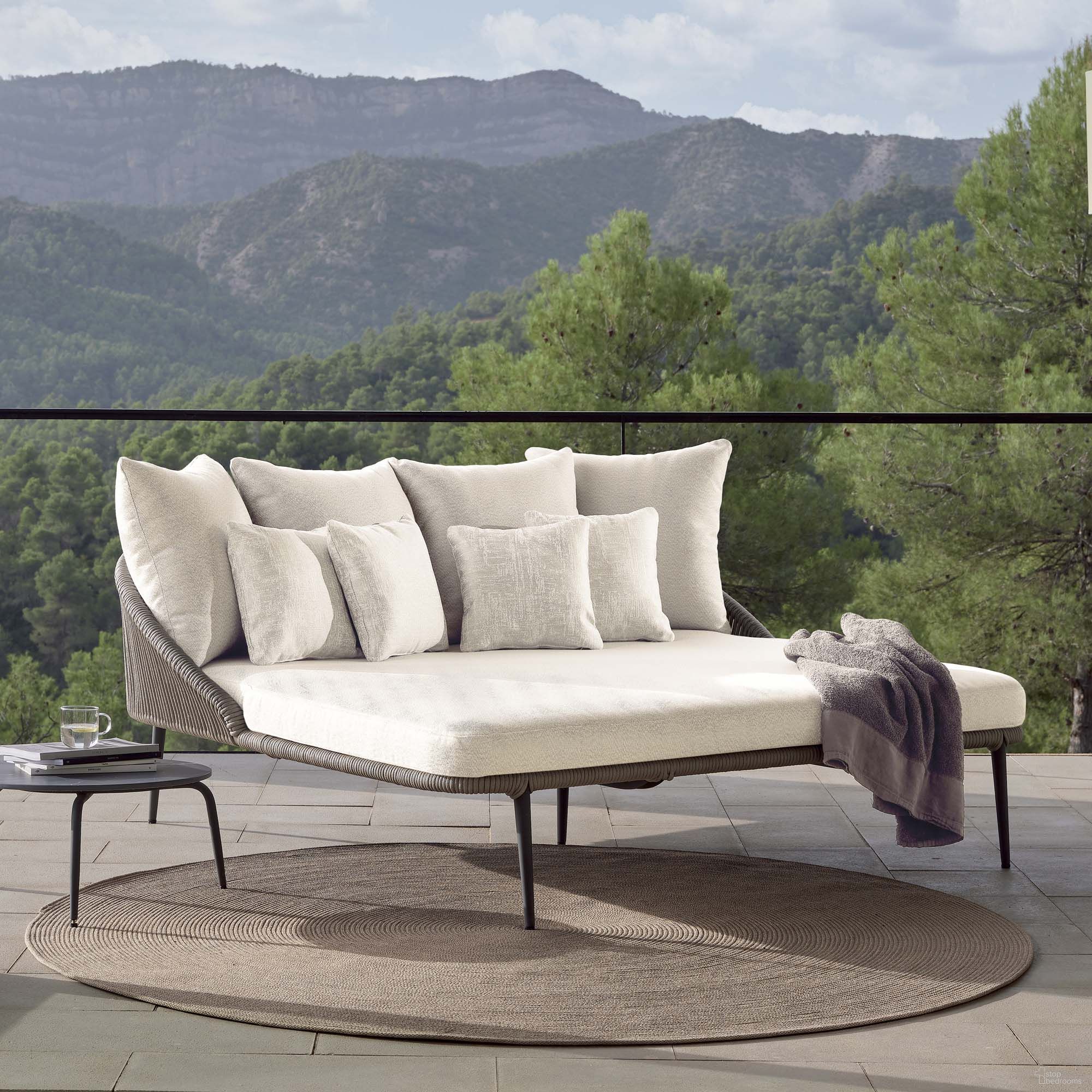 Rodona Daybed with Sunbrella Cushion In Gray