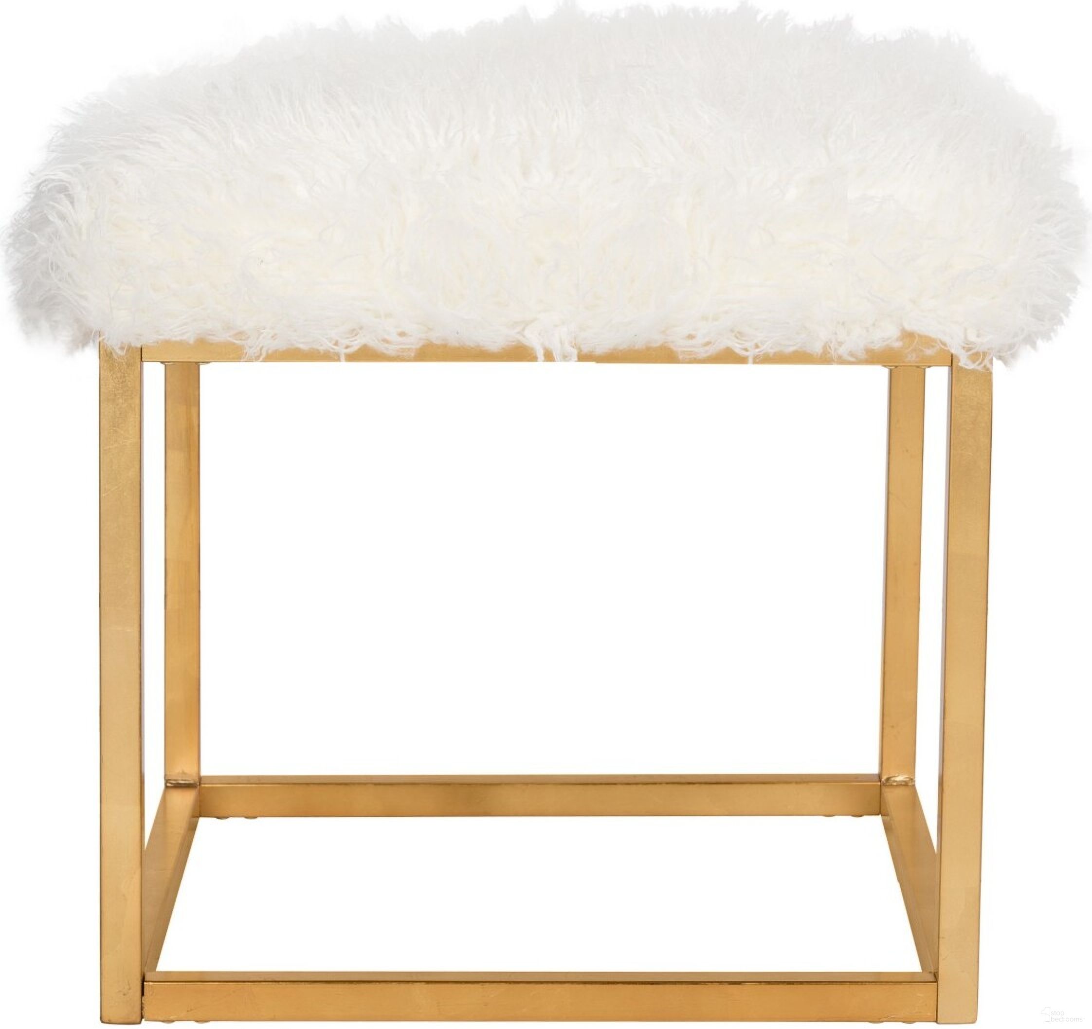 The appearance of Rowan Contemporary Glam Faux Sheepkin Square Ottoman in Gold designed by Safavieh in the modern / contemporary interior design. This gold piece of furniture  was selected by 1StopBedrooms from Rowan Collection to add a touch of cosiness and style into your home. Sku: FOX6288C. Material: Metal.