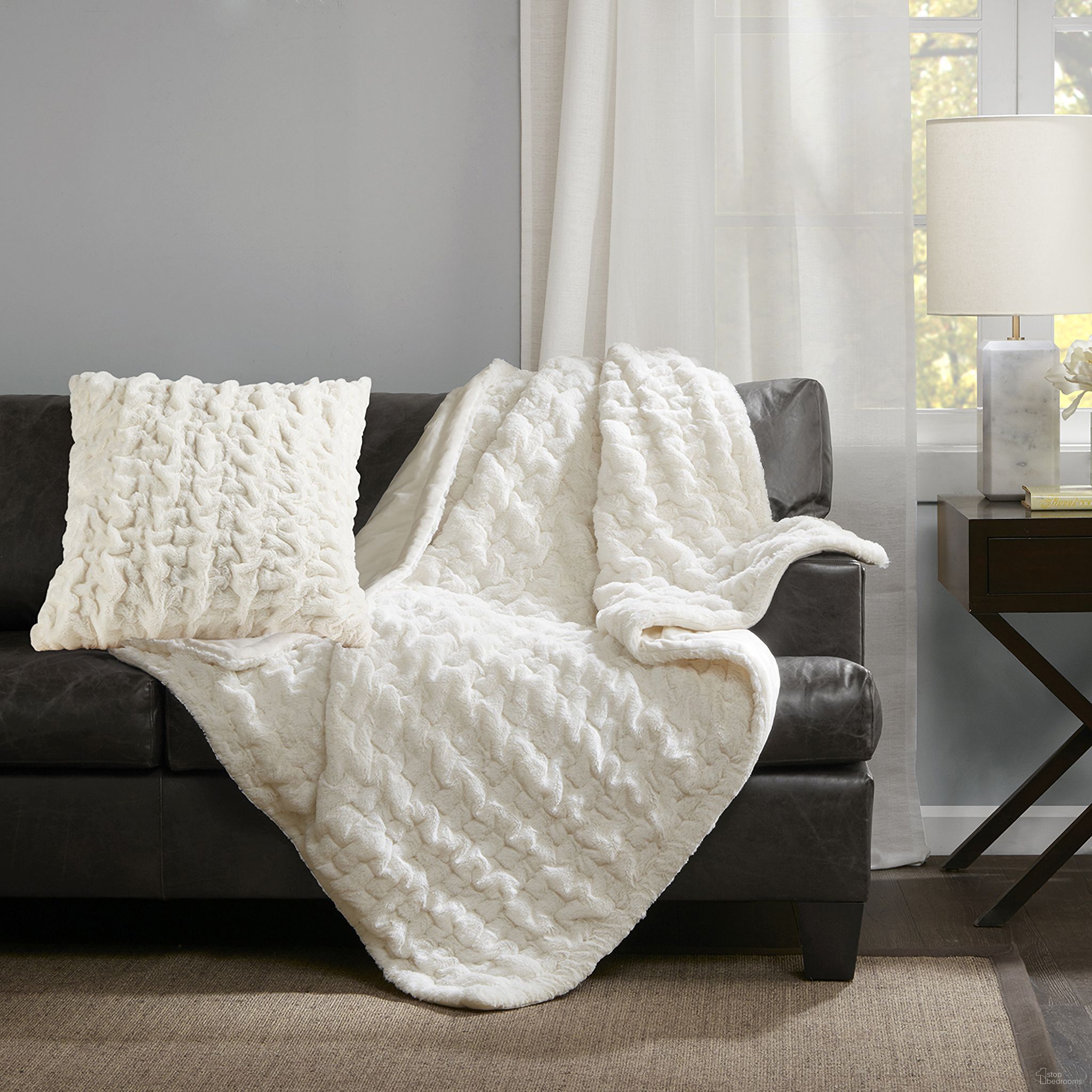 Olliix Ruched Fur Throw - Thumbnail 5