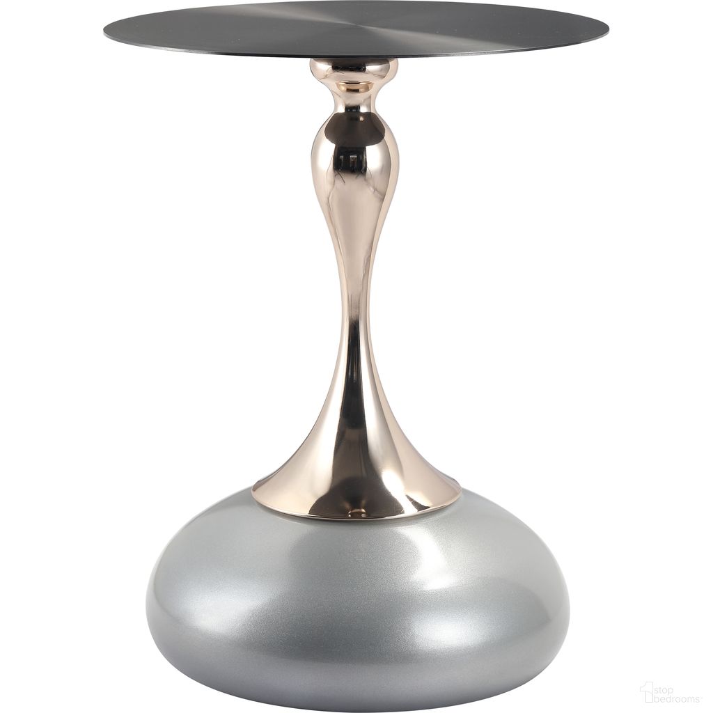 The appearance of Savoy End Table In Silver designed by LeisureMod in the modern / contemporary interior design. This silver piece of furniture  was selected by 1StopBedrooms from Savoy Collection to add a touch of cosiness and style into your home. Sku: SST40S. Material: Stainless Steel.