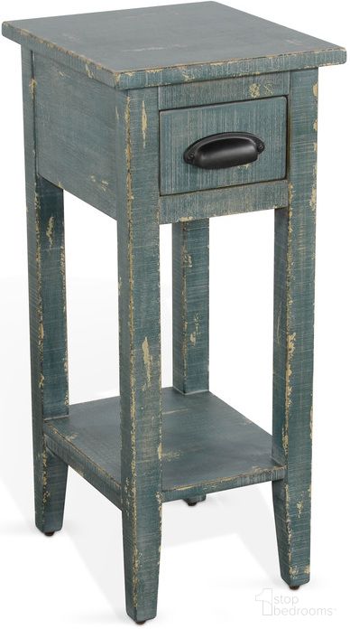 The appearance of Sea Grass Chair Side Table In Green designed by Sunny Designs in the modern / contemporary interior design. This seagrass piece of furniture was selected by 1StopBedrooms from Marina Collection to add a touch of cosiness and style into your home. Sku: 2077SG. Material: Solid Wood.