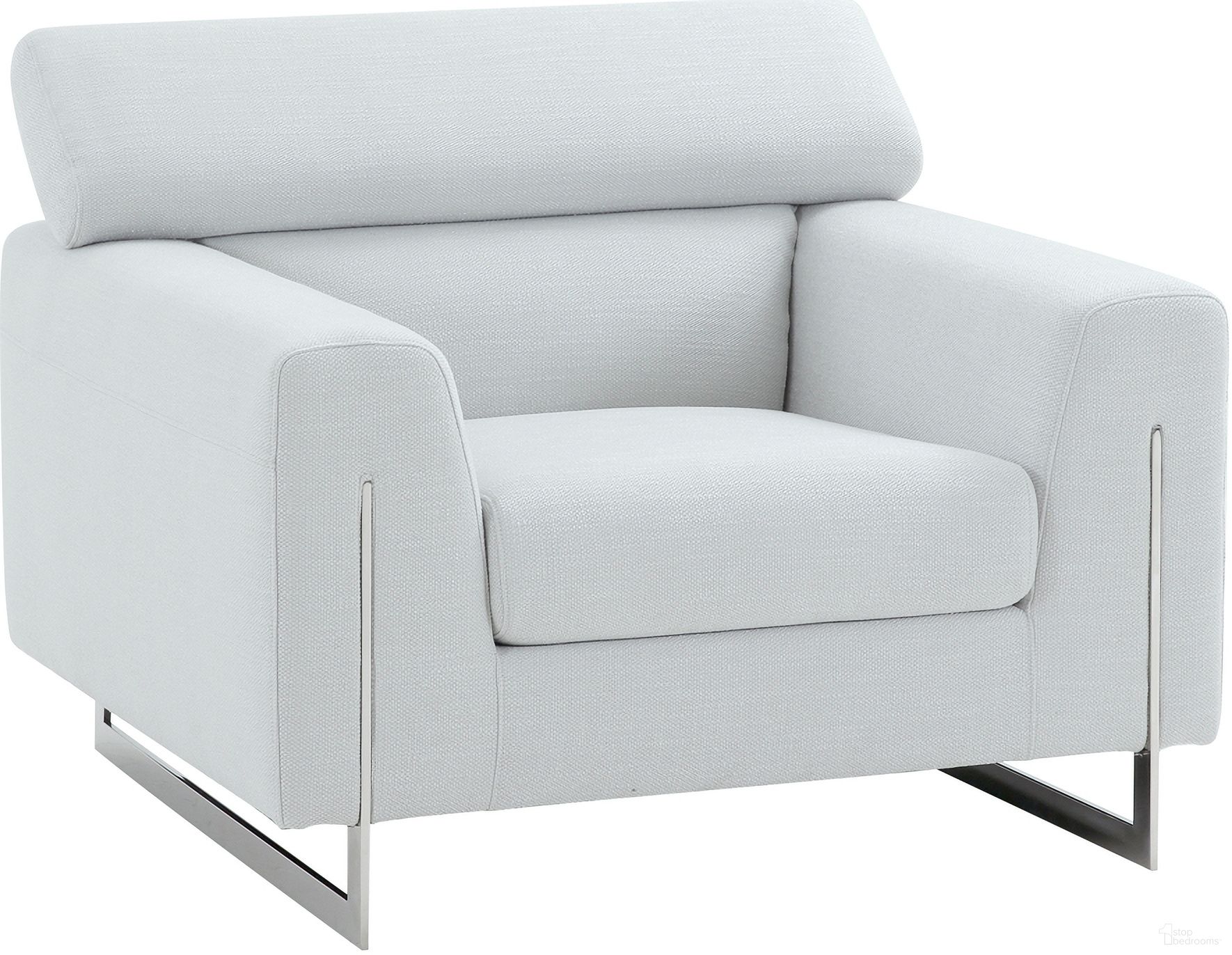 The appearance of Serena Upholstered Loungechair with Adjustable Headrest In Silver designed by Pasargad Home in the modern / contemporary interior design. This silver piece of furniture was selected by 1StopBedrooms from Noho Collection to add a touch of cosiness and style into your home. Sku: PZW-2027W-1. Material: Poly.