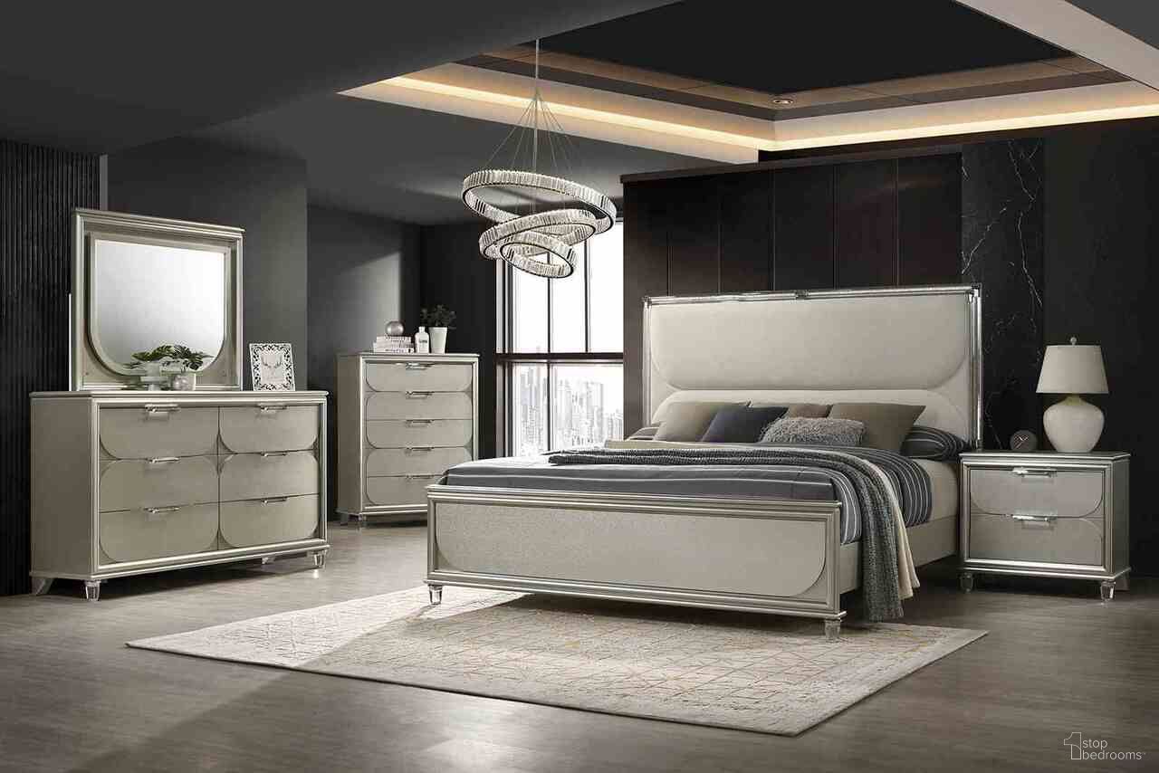 The appearance of Sheridan Queen Bed In Silver designed by Furniture of America in the modern / contemporary interior design. This silver piece of furniture was selected by 1StopBedrooms from Sheridan Collection to add a touch of cosiness and style into your home. Sku: FM72080SV-Q-FB;FM72080SV-Q-HB;FM72080SV-R. Material: Fabric. Bed Size: Queen.