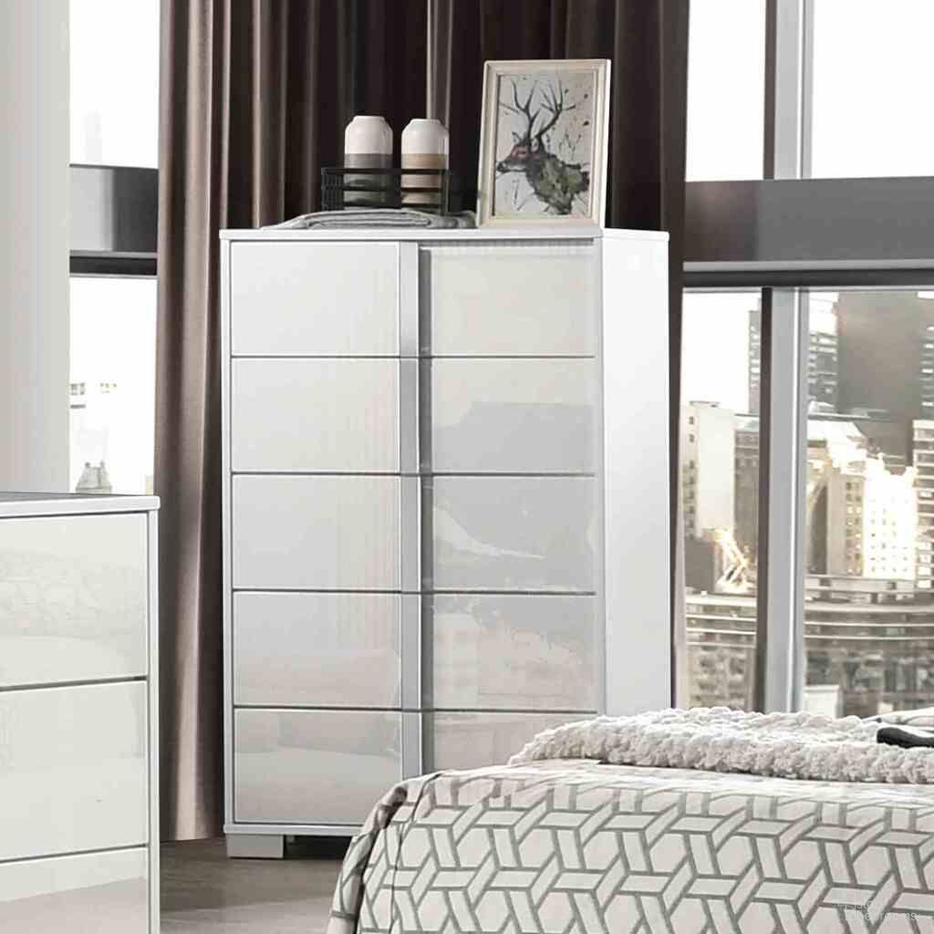 The appearance of Sinistra Chest In White designed by Furniture of America in the modern / contemporary interior design. This white piece of furniture was selected by 1StopBedrooms from Sinistra Collection to add a touch of cosiness and style into your home. Sku: FM7211WH-C. Material: Metal.