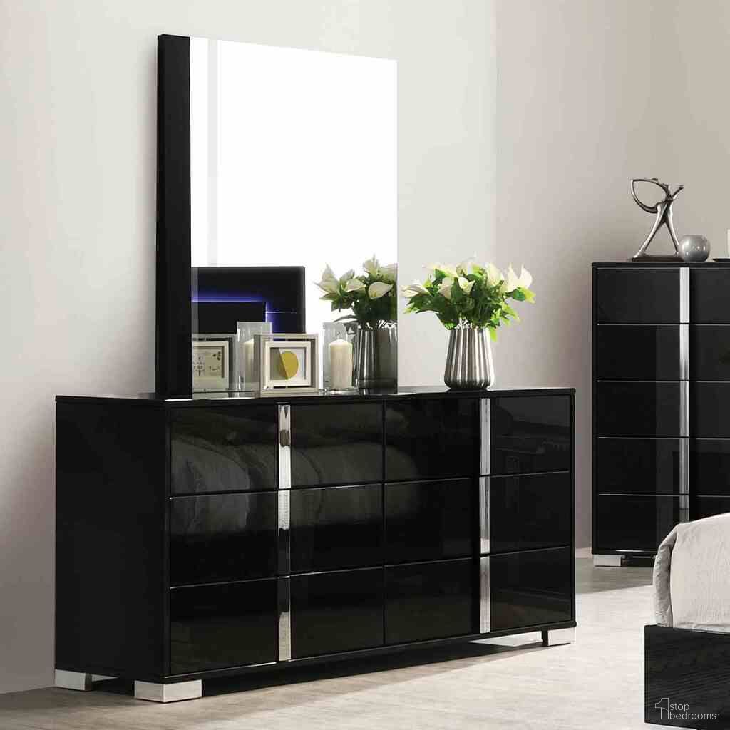 The appearance of Sinistra Dresser In Piano Black designed by Furniture of America in the modern / contemporary interior design. This piano black piece of furniture was selected by 1StopBedrooms from Sinistra Collection to add a touch of cosiness and style into your home. Sku: FM7211BK-D. Material: Metal.