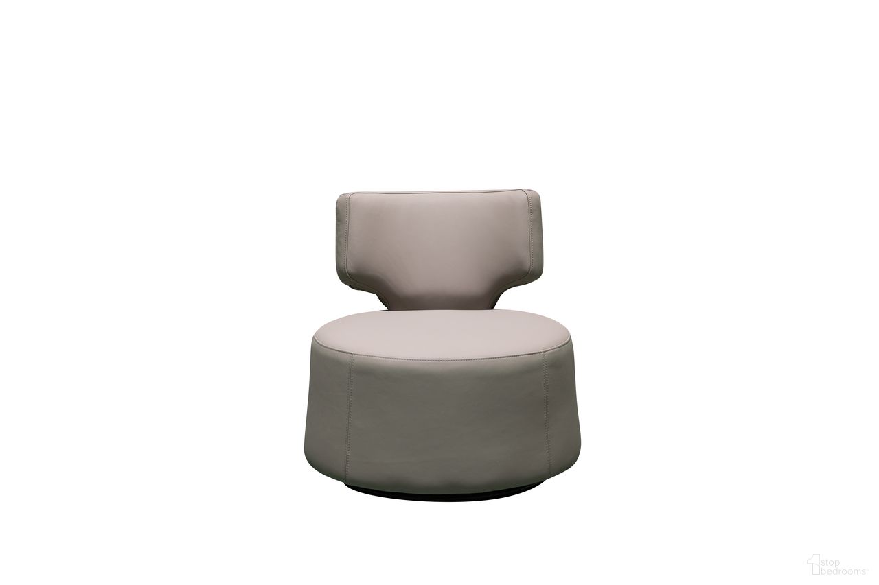 The appearance of Skyline Pietra Leather Swivel Chair In Gray designed by Klaussner Home Furnishings in the modern / contemporary interior design. This gray piece of furniture was selected by 1StopBedrooms from Skyline Collection to add a touch of cosiness and style into your home. Sku: KLA-SKY-CN030+1PS-NS103GRAY. Material: Top Grain Leather.