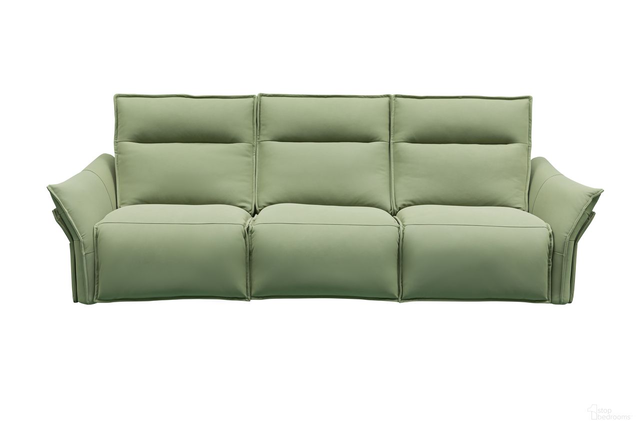 The appearance of Skyline Vittoria 3-Seater Leather Power Reclining Sofa In Green designed by Klaussner Home Furnishings in the modern / contemporary interior design. This green piece of furniture was selected by 1StopBedrooms from Skyline Collection to add a touch of cosiness and style into your home. Sku: GM056A-L1.5RP2;GM056A-A1.5T;GM056A-R1.5RP2. Material: Leather.