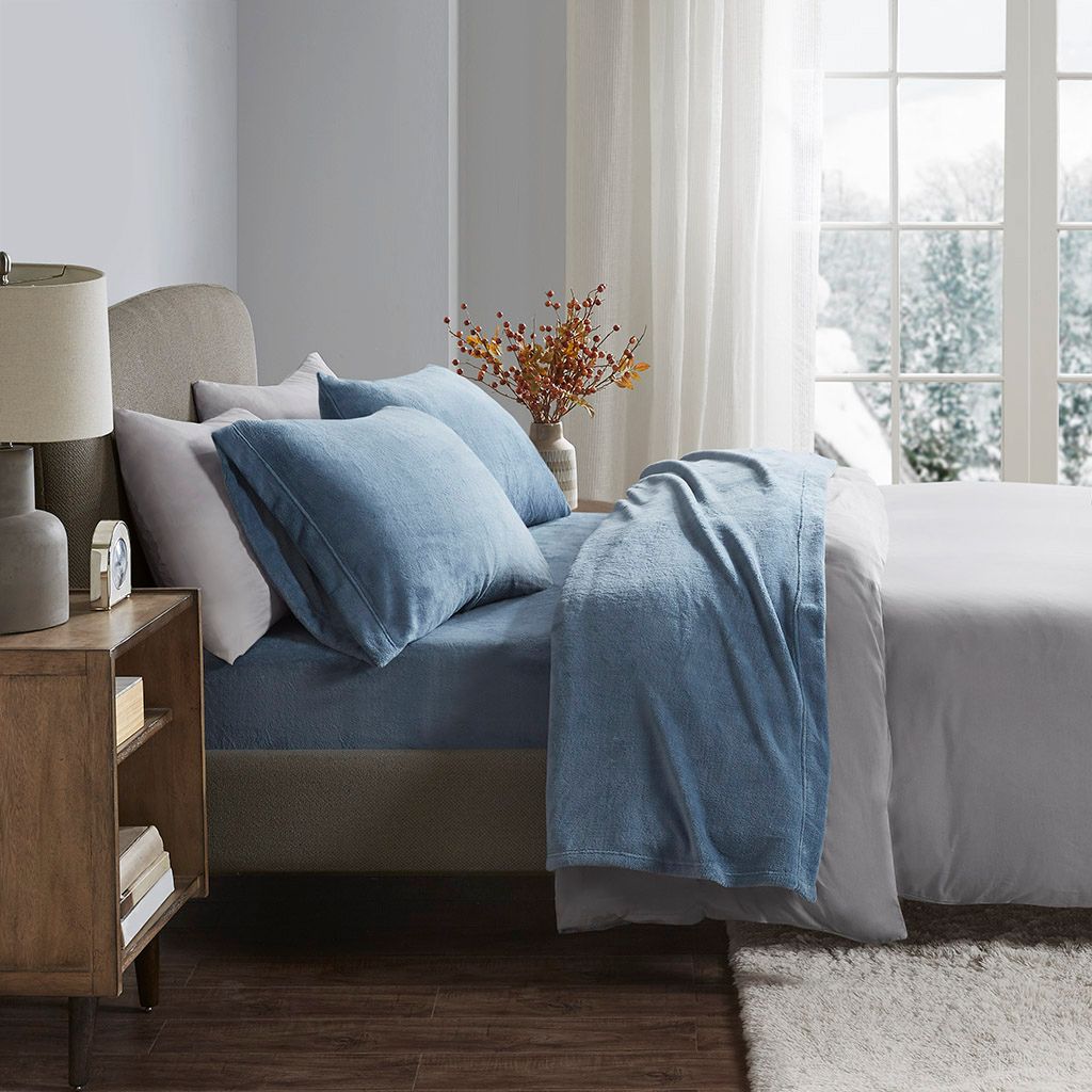 Soloft Polyester Knitted Plush 4 Piece Queen Sheet Set In Blue