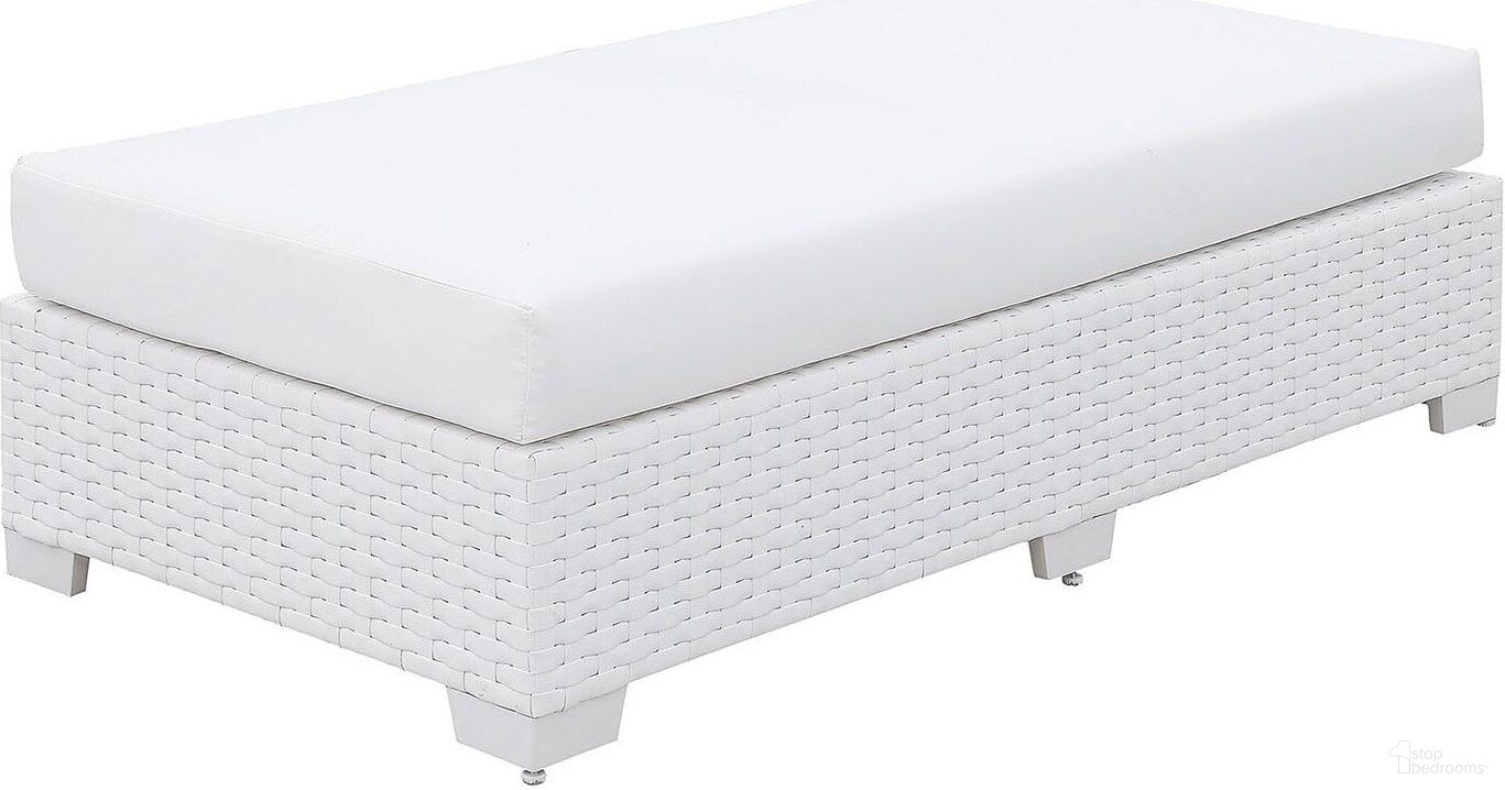 The appearance of Somani White Bench designed by Furniture of America in the modern / contemporary interior design. This white piece of furniture was selected by 1StopBedrooms from Somani Collection to add a touch of cosiness and style into your home. Sku: CM-OS2128WH-H. Material: Aluminum.