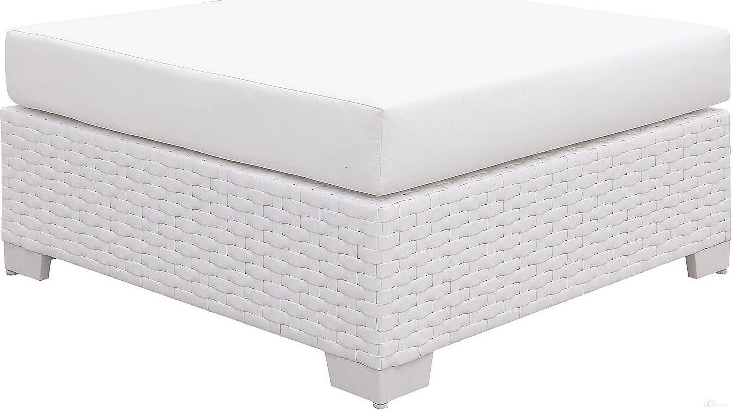 The appearance of Somani White Large Ottoman designed by Furniture of America in the modern / contemporary interior design. This white piece of furniture was selected by 1StopBedrooms from Somani Collection to add a touch of cosiness and style into your home. Sku: CM-OS2128WH-F. Material: Aluminum.